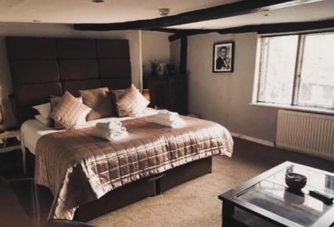 Deluxe King Suite photo 3