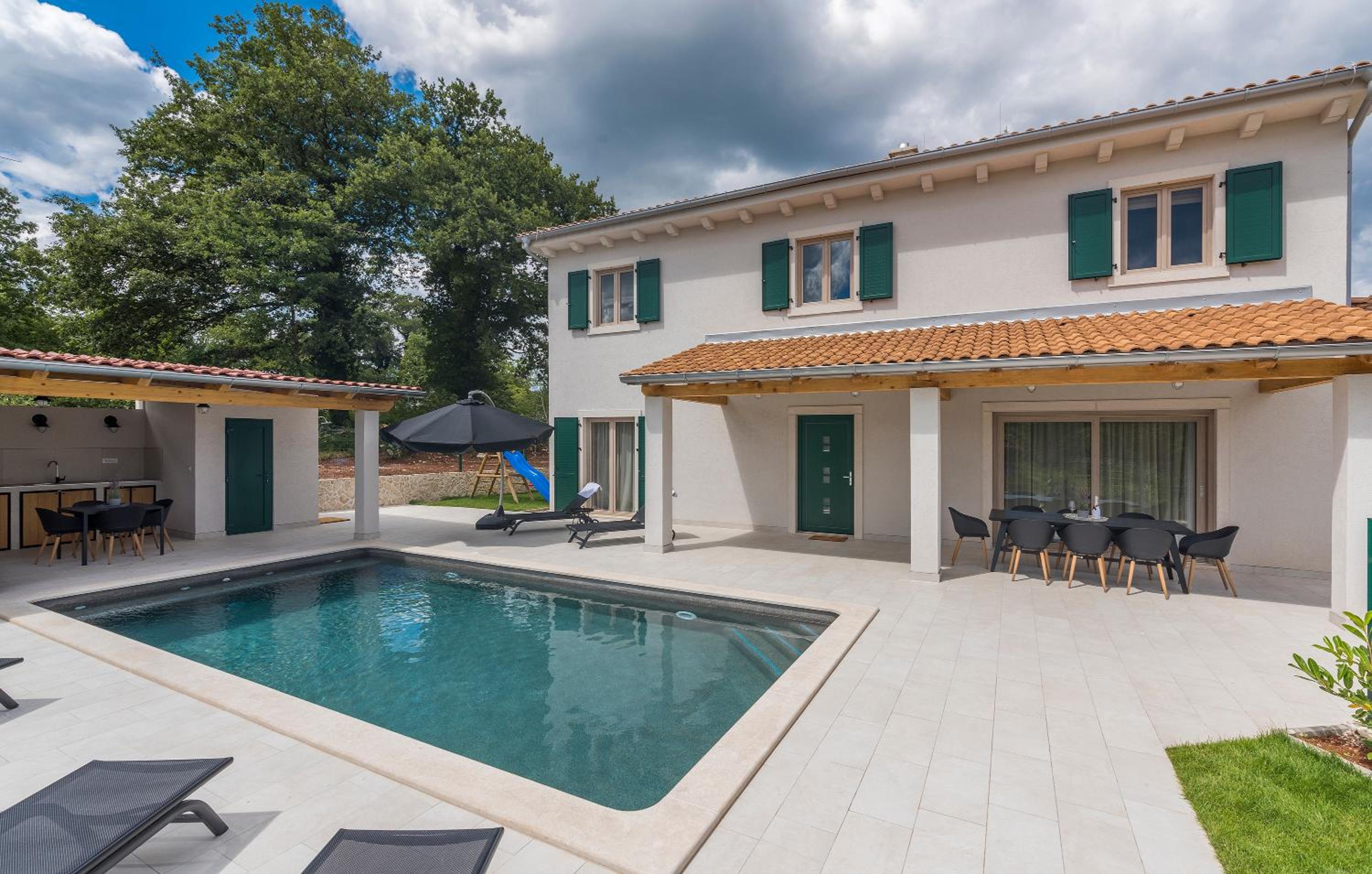 Three-Bedroom Villa photo 2