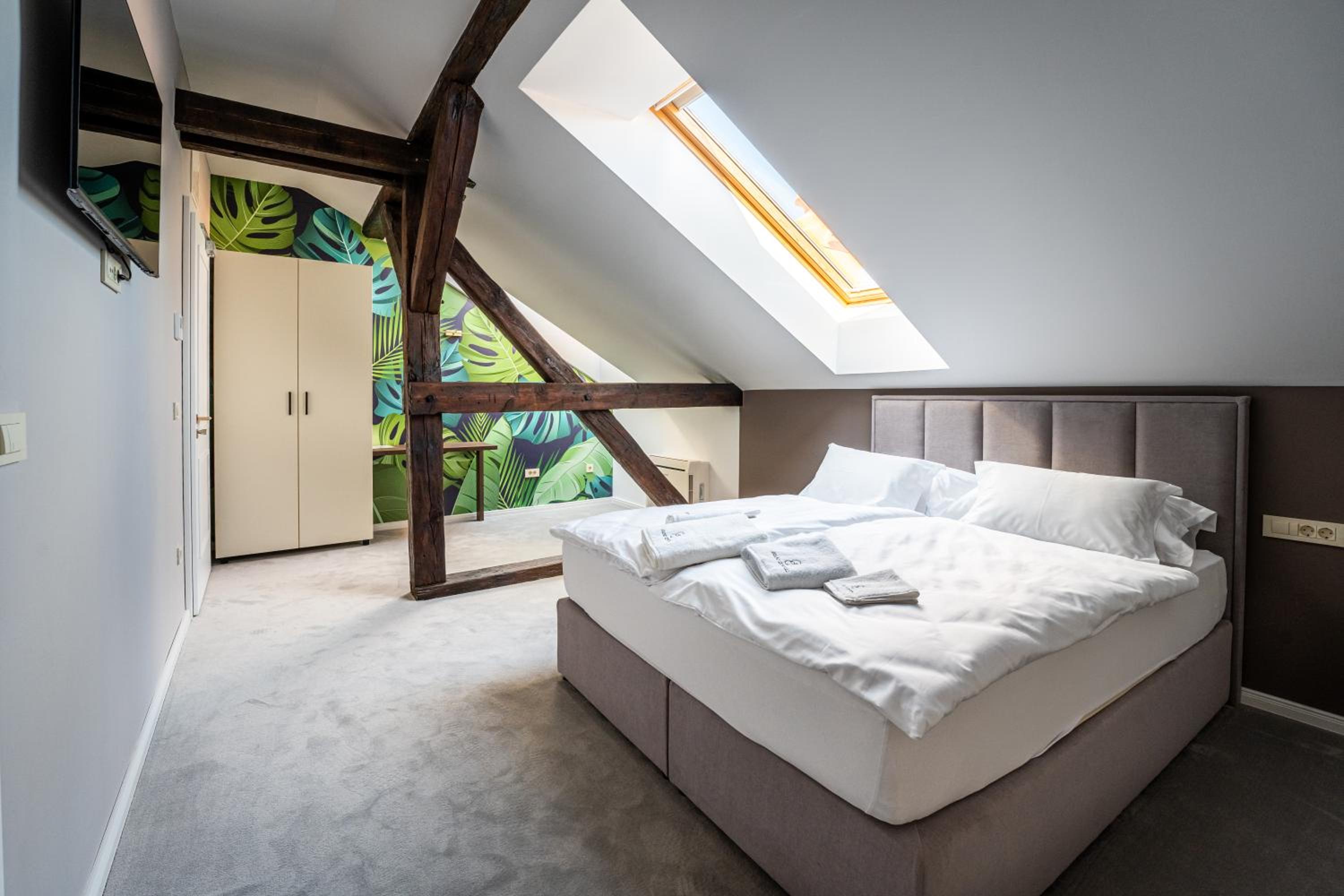 Deluxe Double Room (2 Adults + 1 Child)