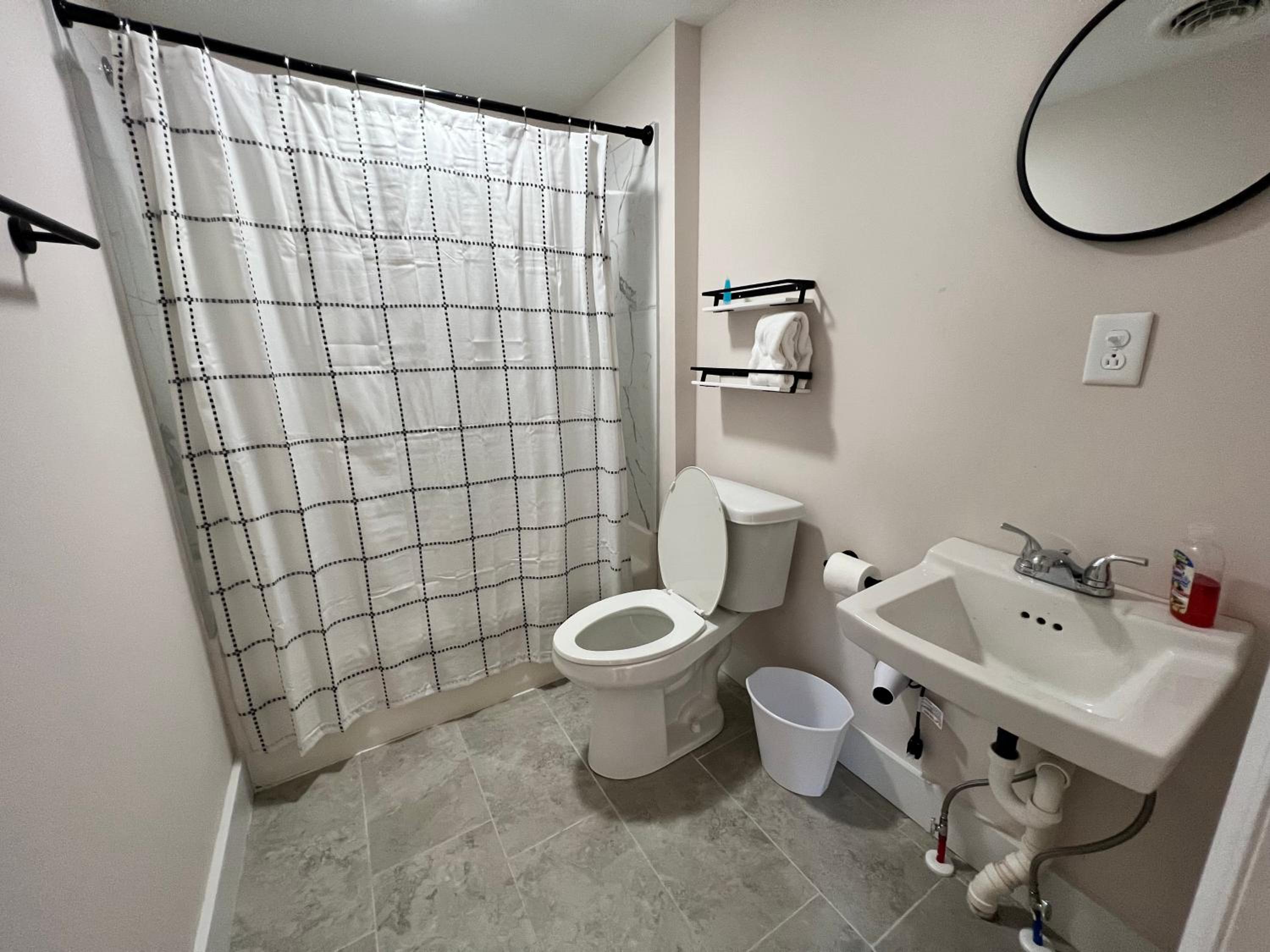 Large Double Room - Photo 3