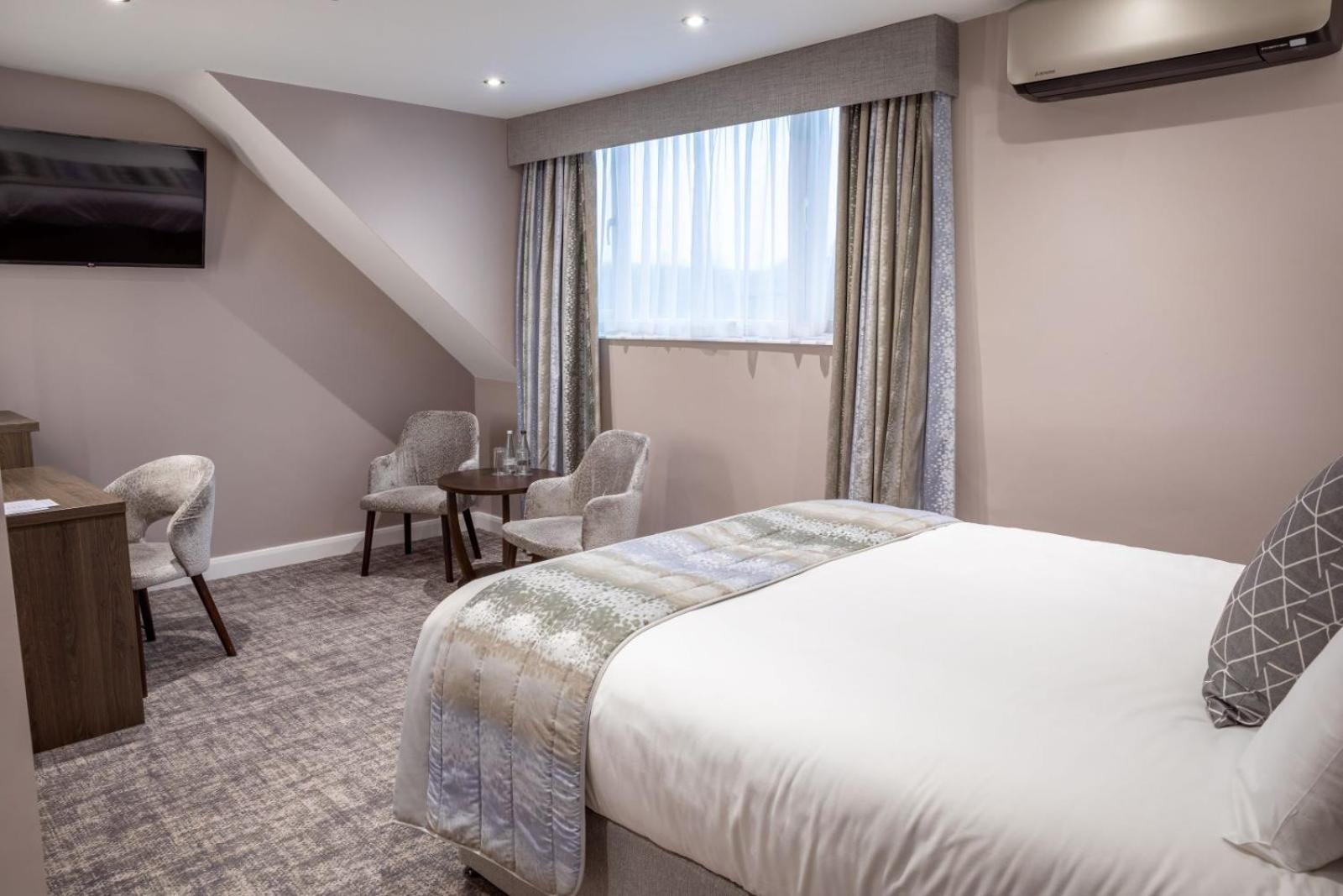 Classic King Room - Non-Smoking  - Photo 1