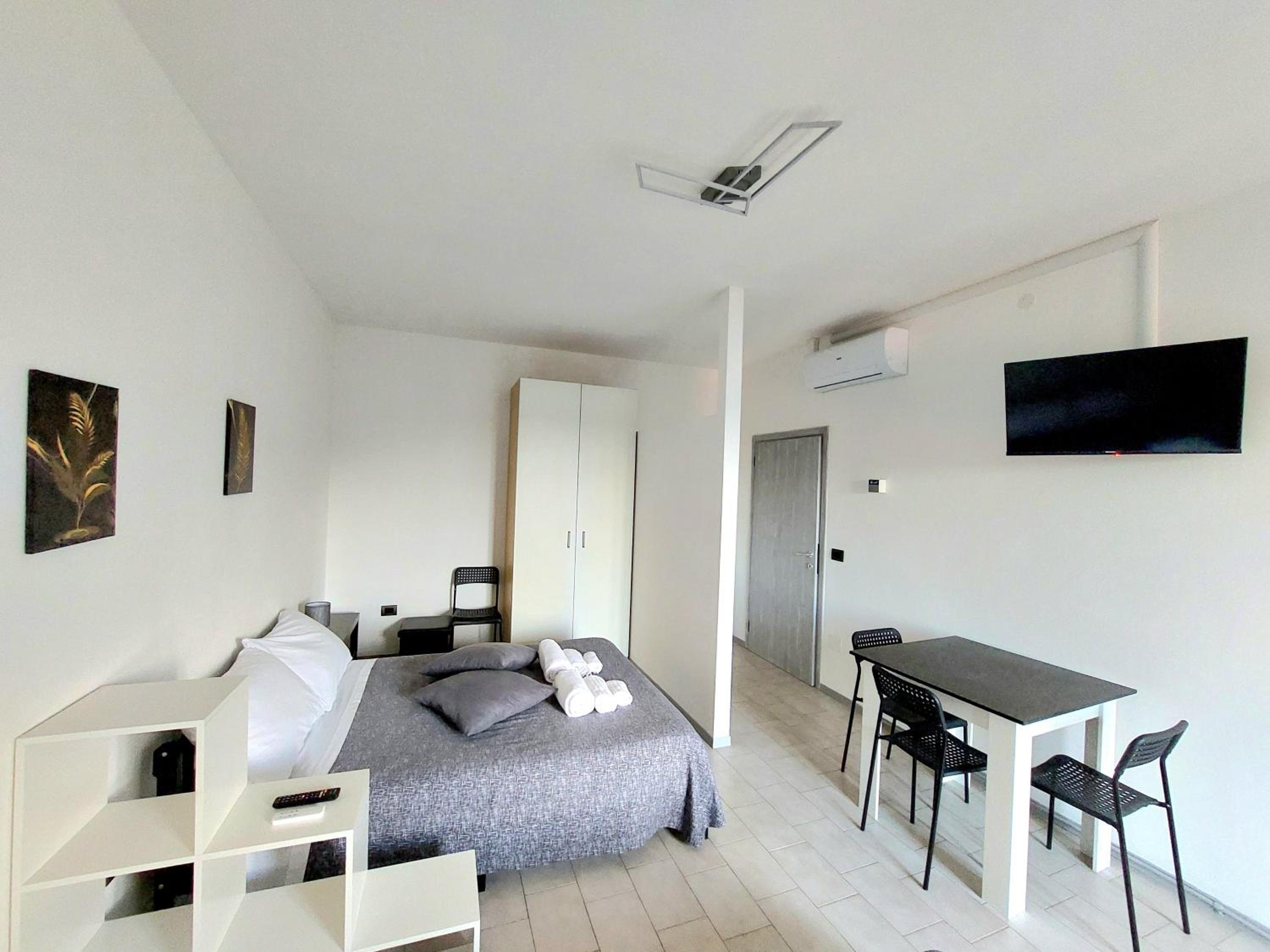One-Bedroom Apartment photo 2