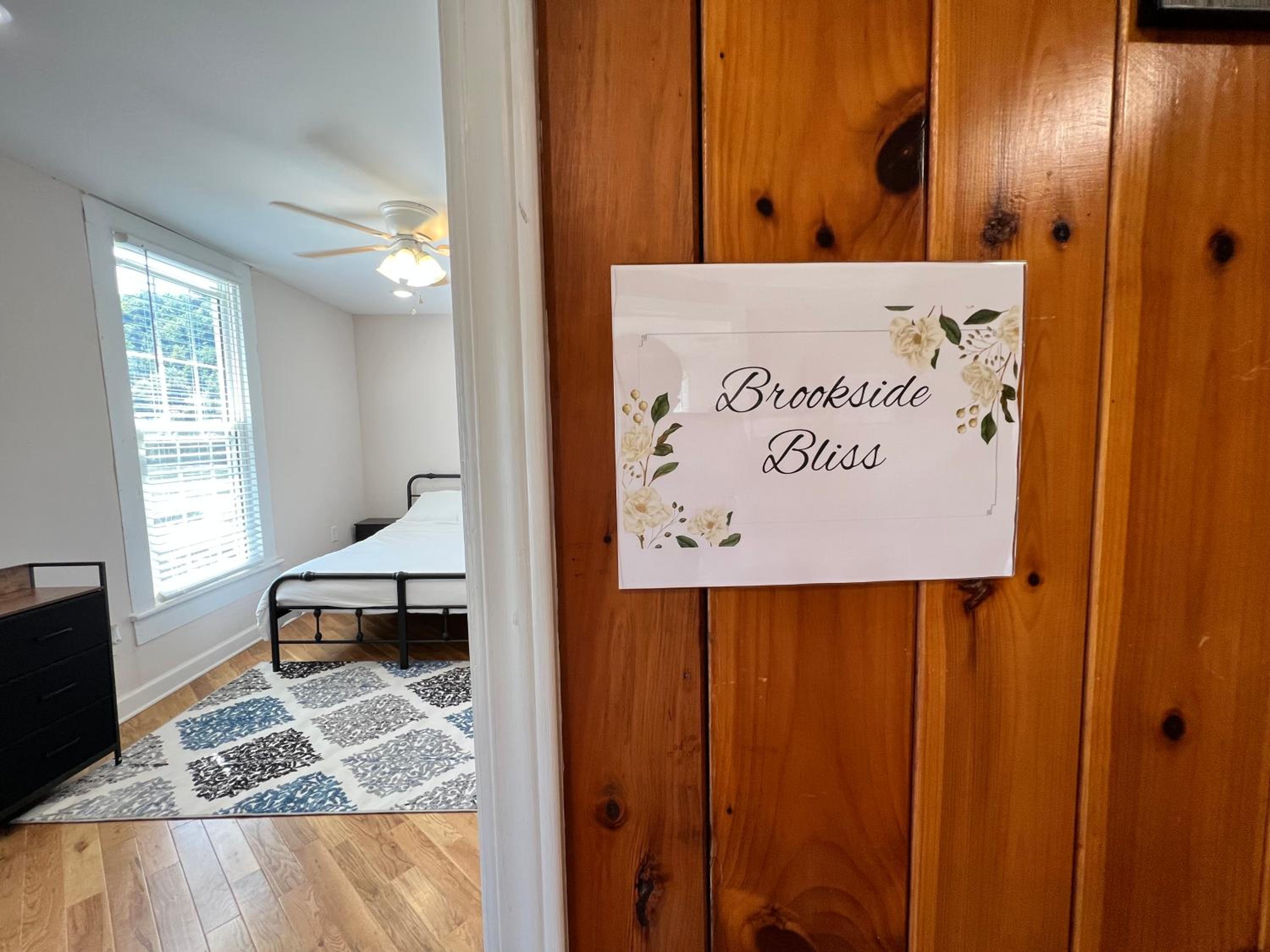 Deluxe Queen Room - Photo 1