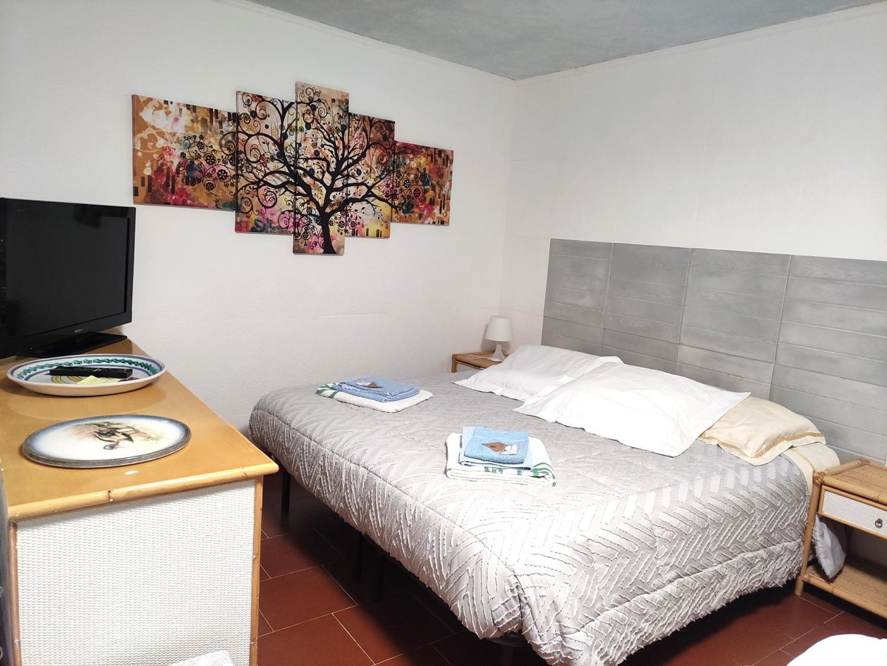 One-Bedroom Apartment photo 2