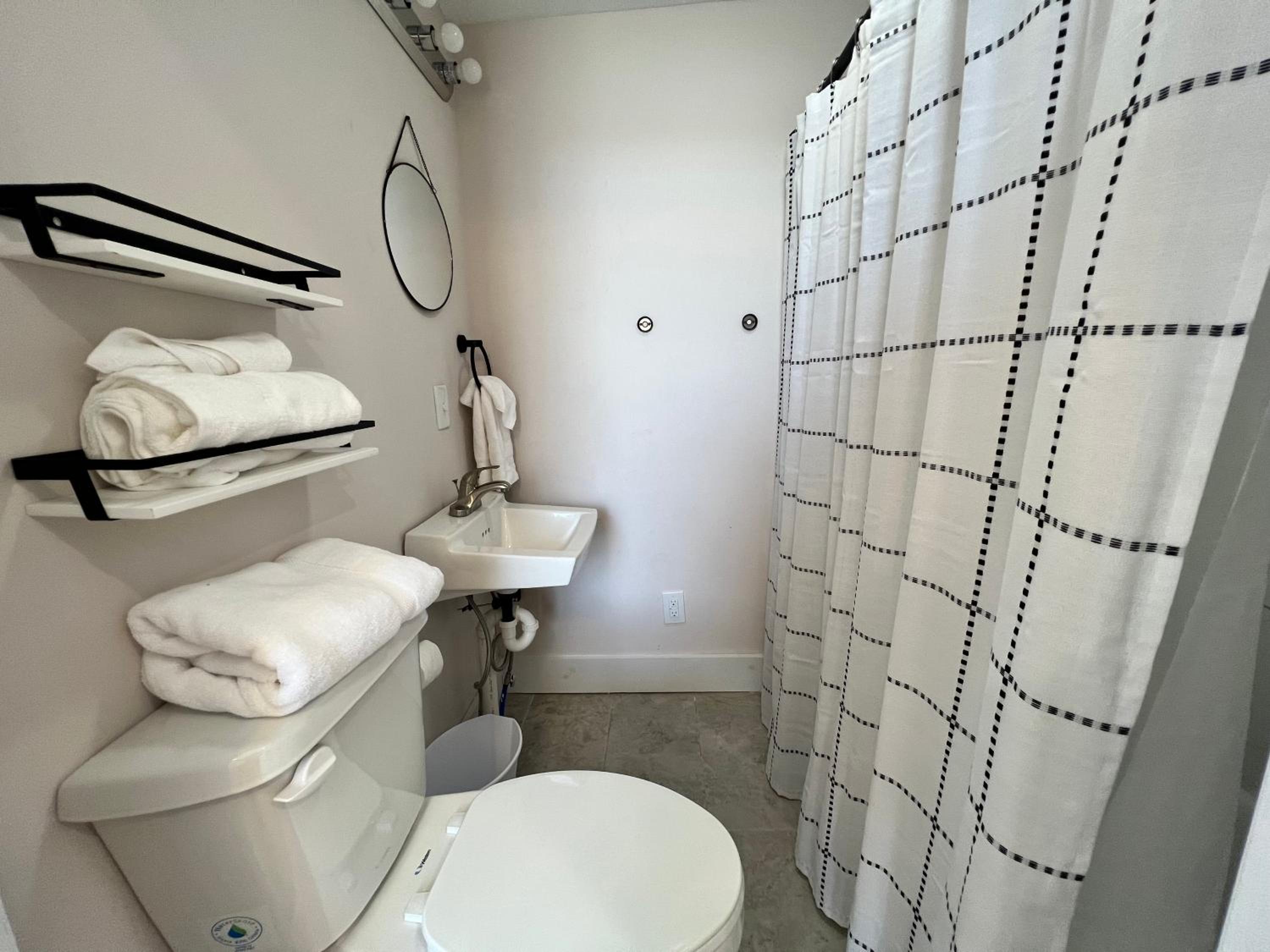 Deluxe Queen Room - Photo 3