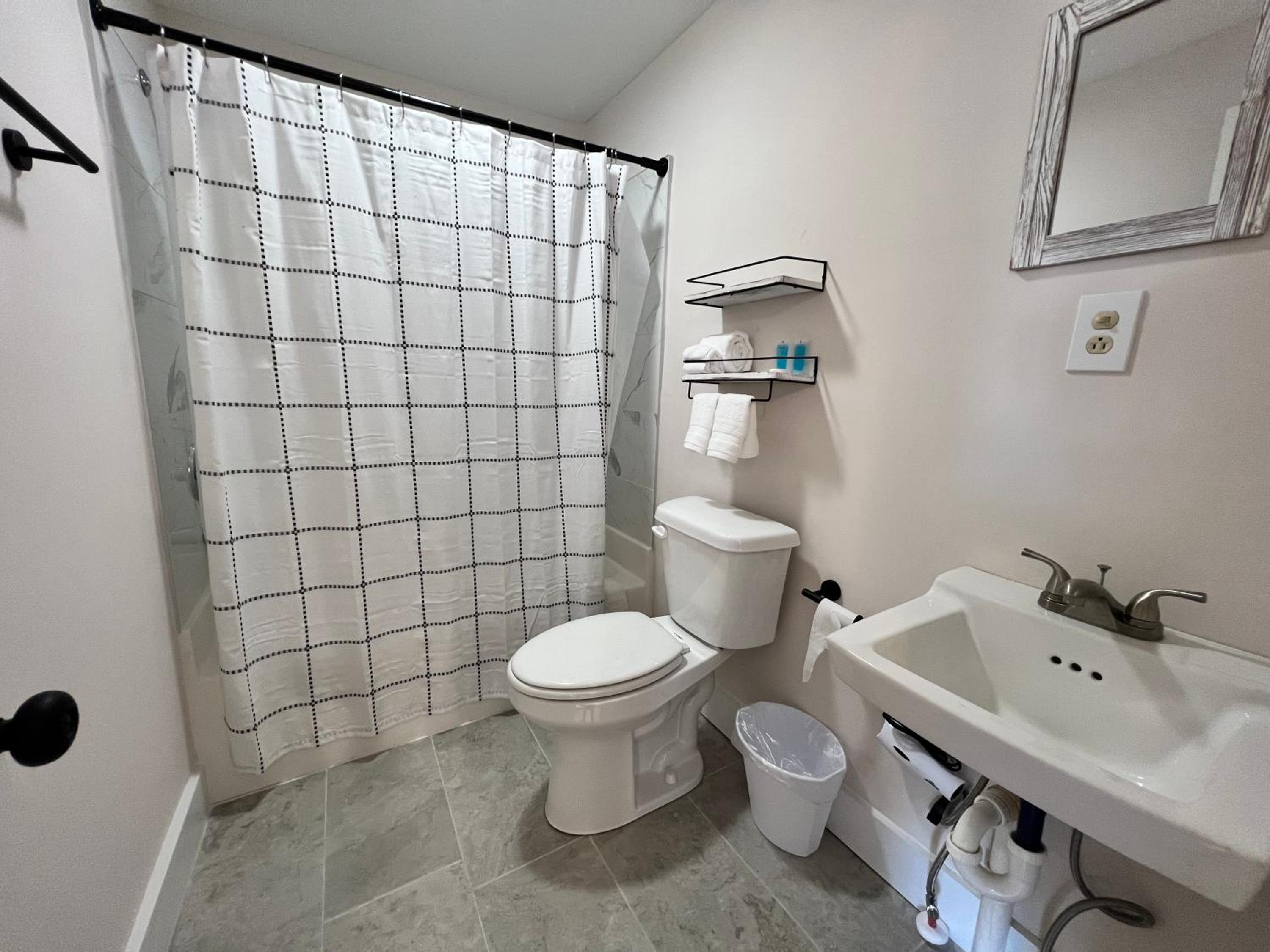 Suite - Photo 8