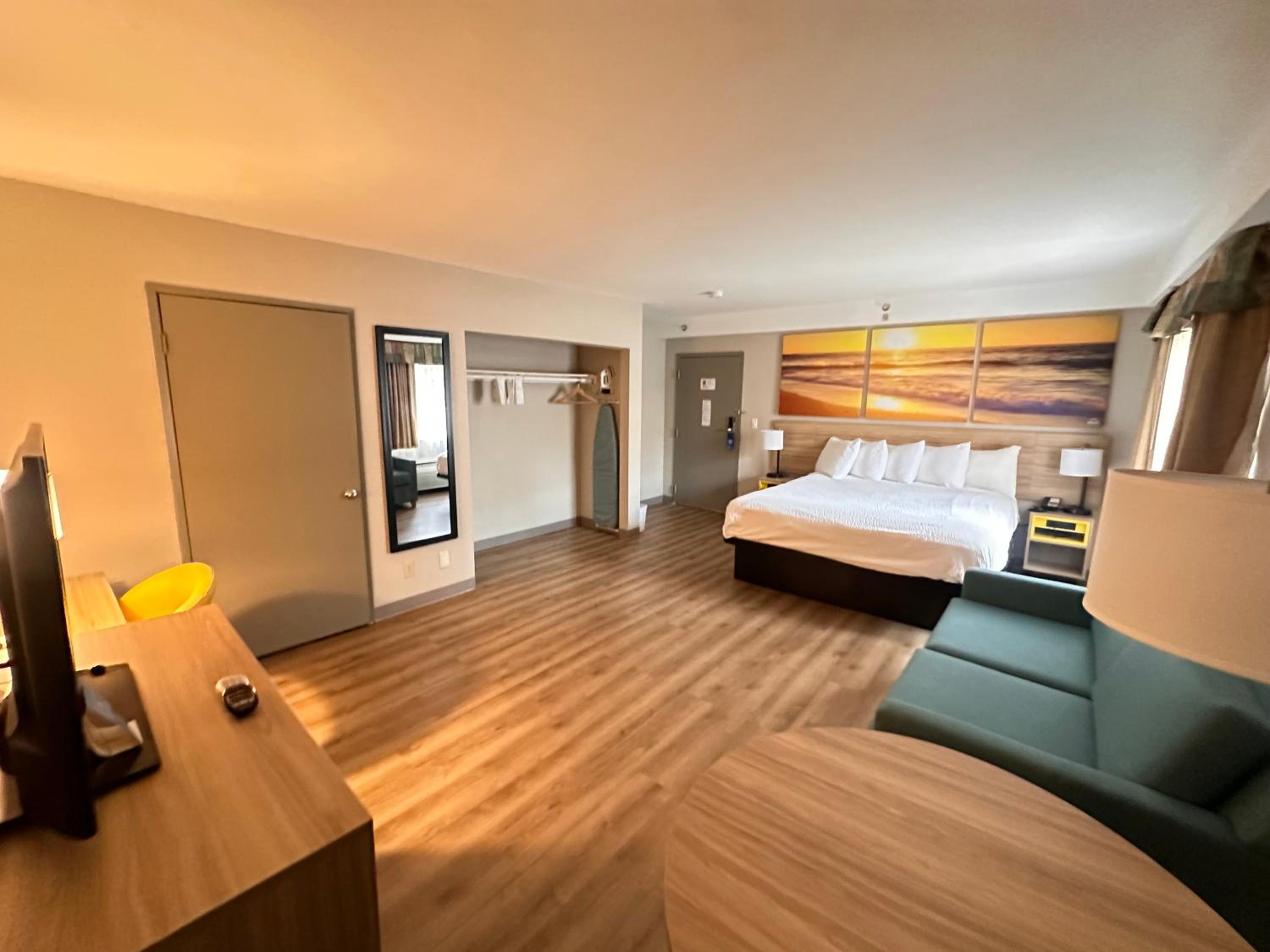 King  Studio Suite, Non-Smoking  - Photo 1