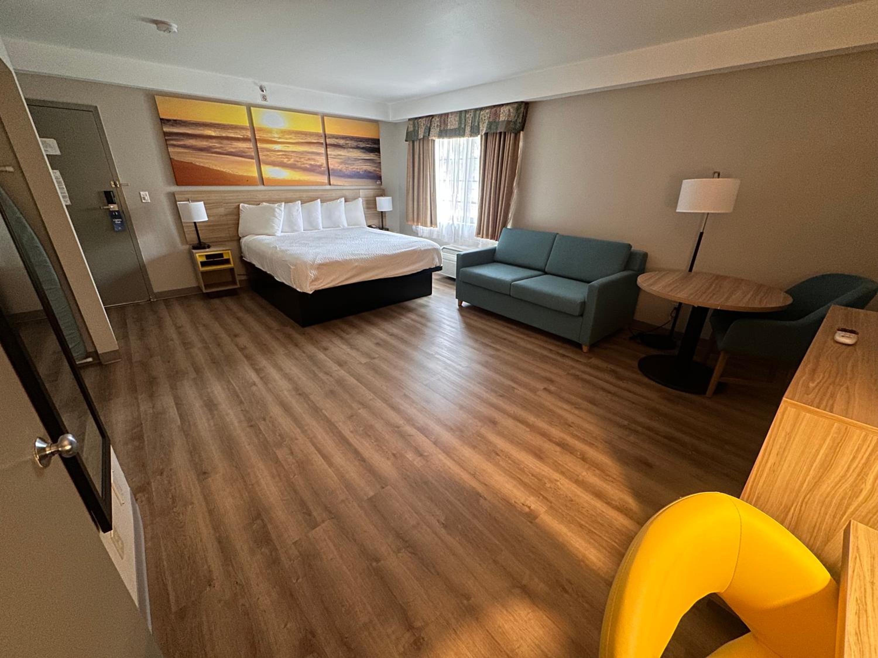 King  Studio Suite, Non-Smoking  - Photo 4