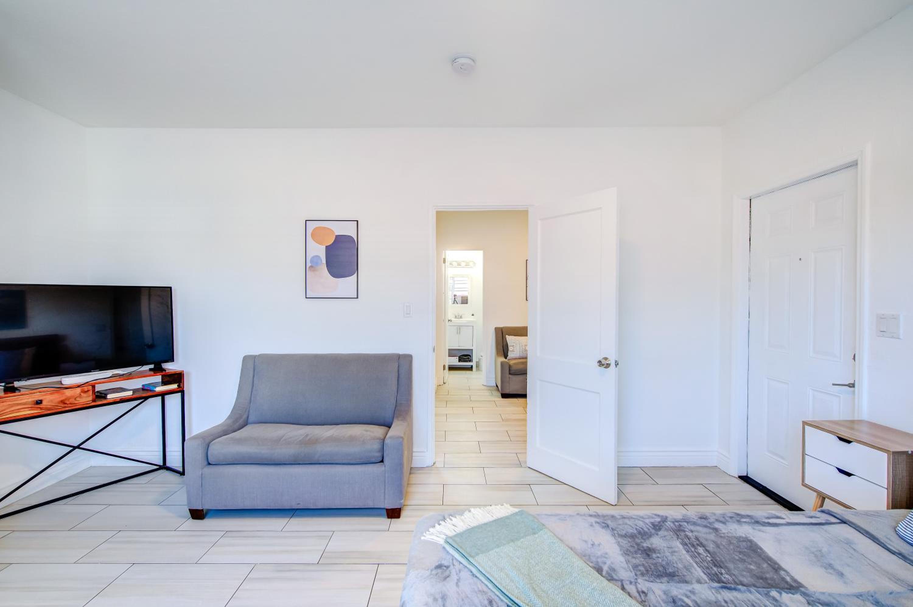 One-Bedroom Apartment With Balcony photo 3