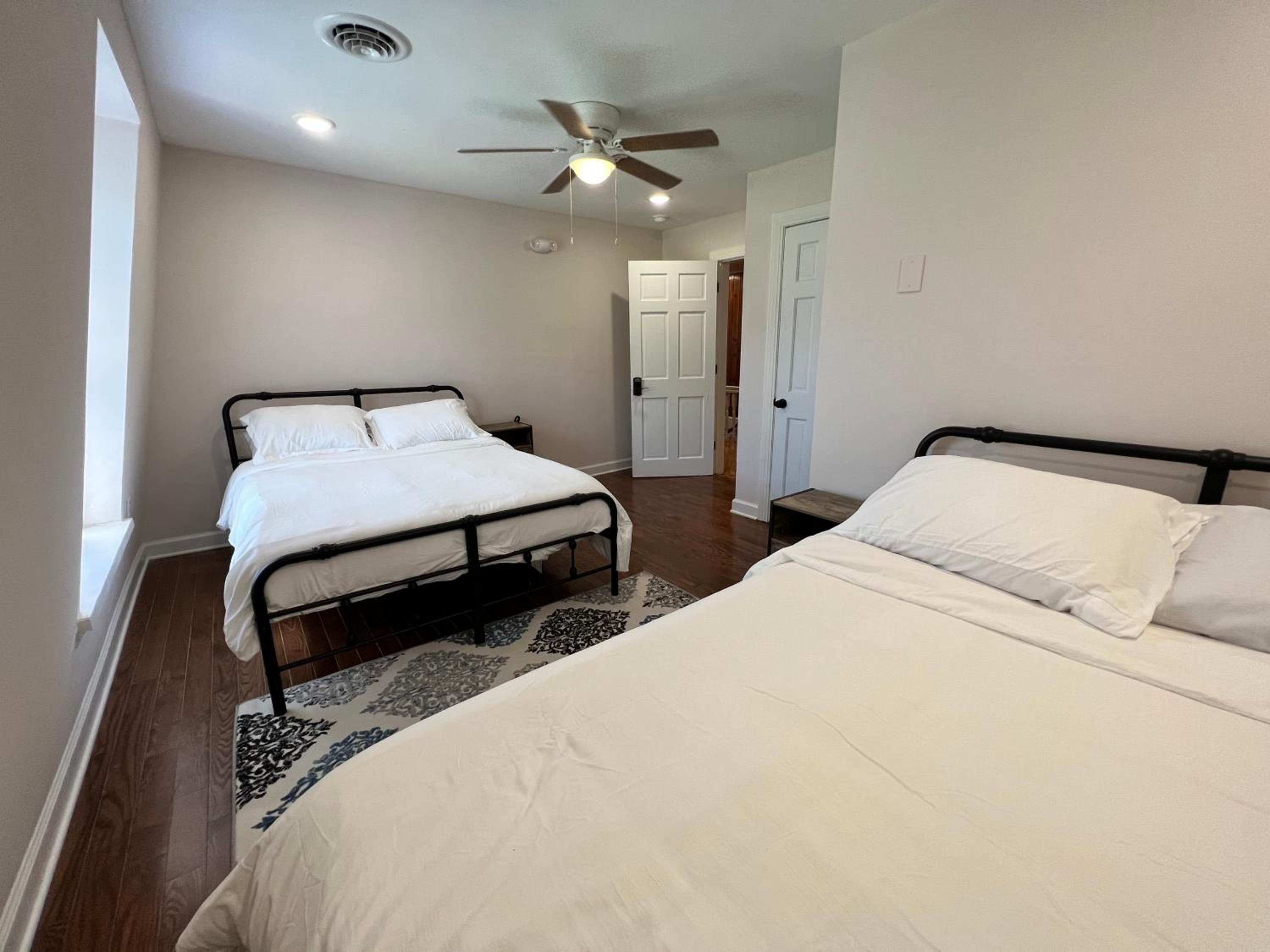 Single Room with Bathroom photo 2
