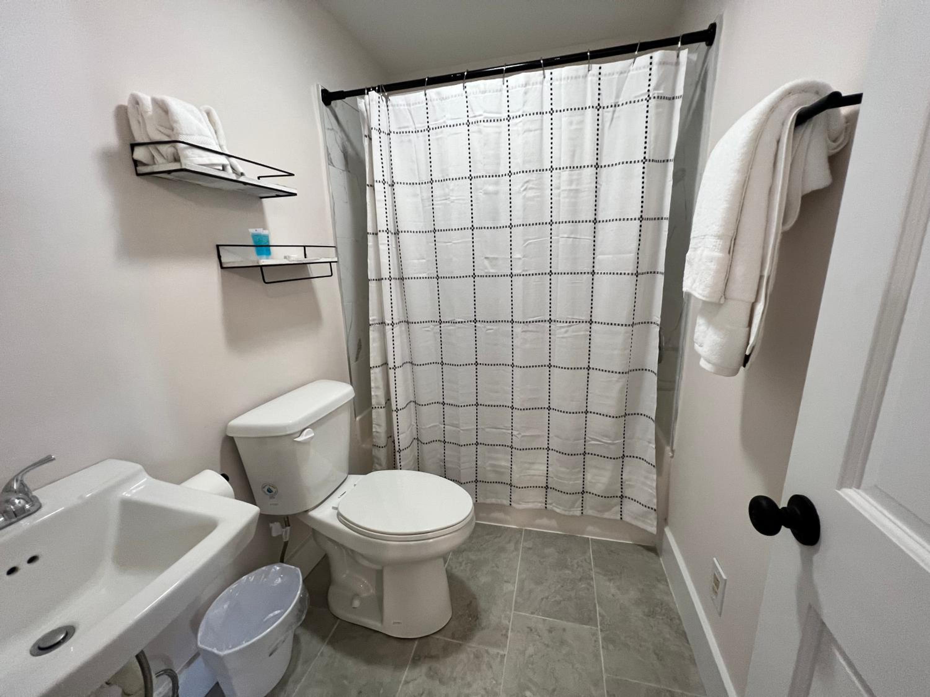 Single Room with Bathroom photo 3
