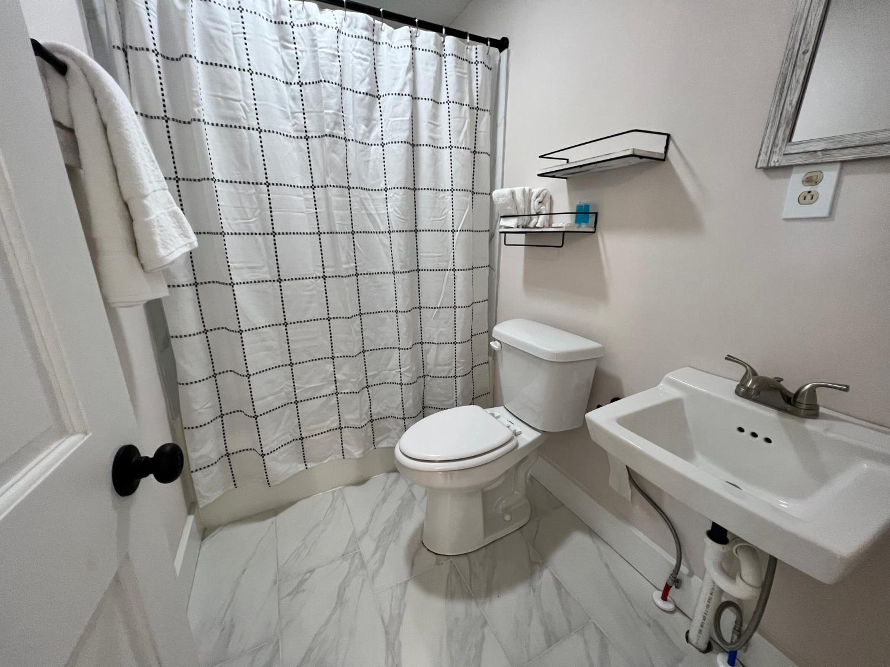Deluxe Double or Twin Room with City View - Photo 4