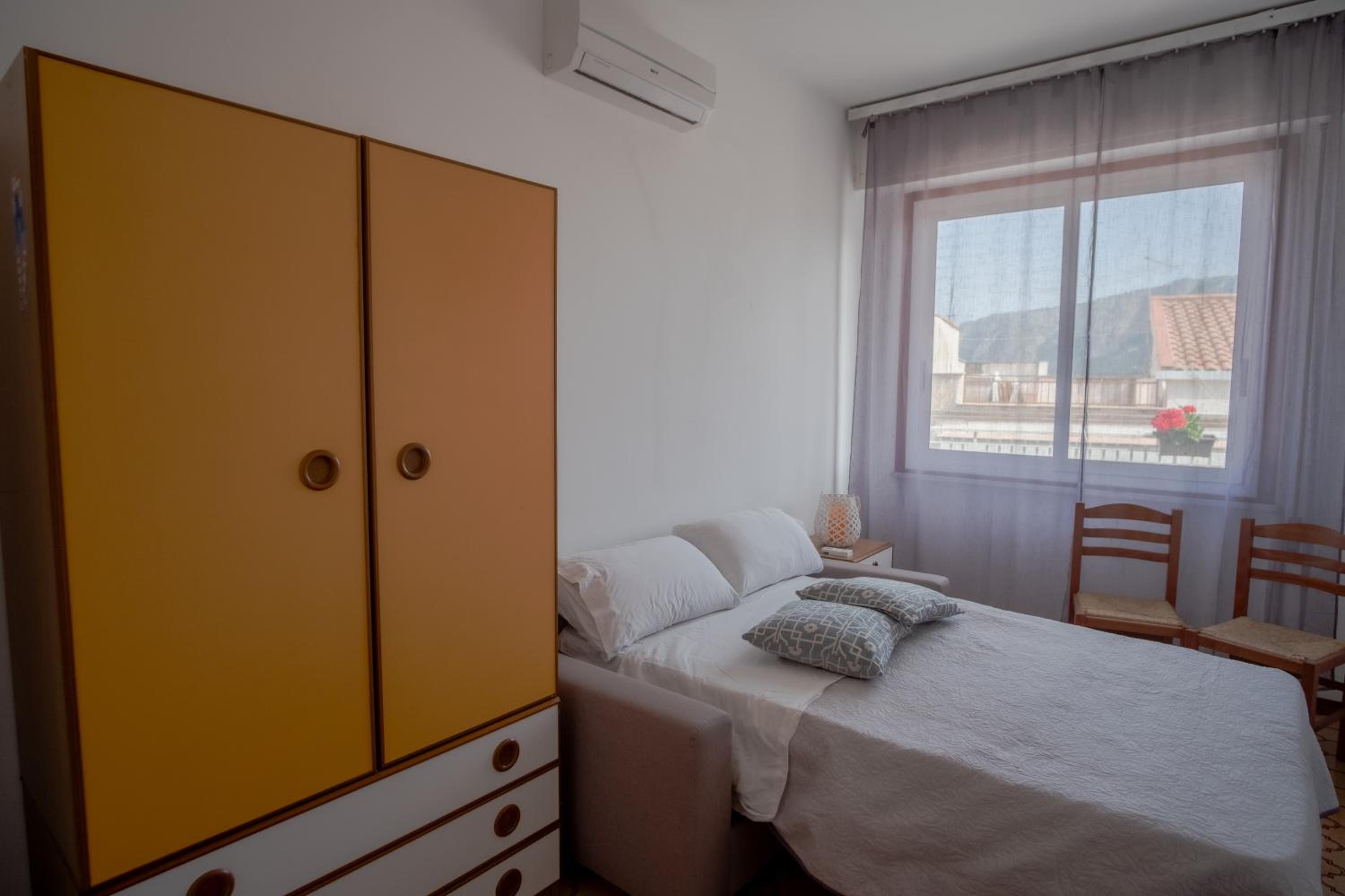 Three-Bedroom Apartment with View photo 2
