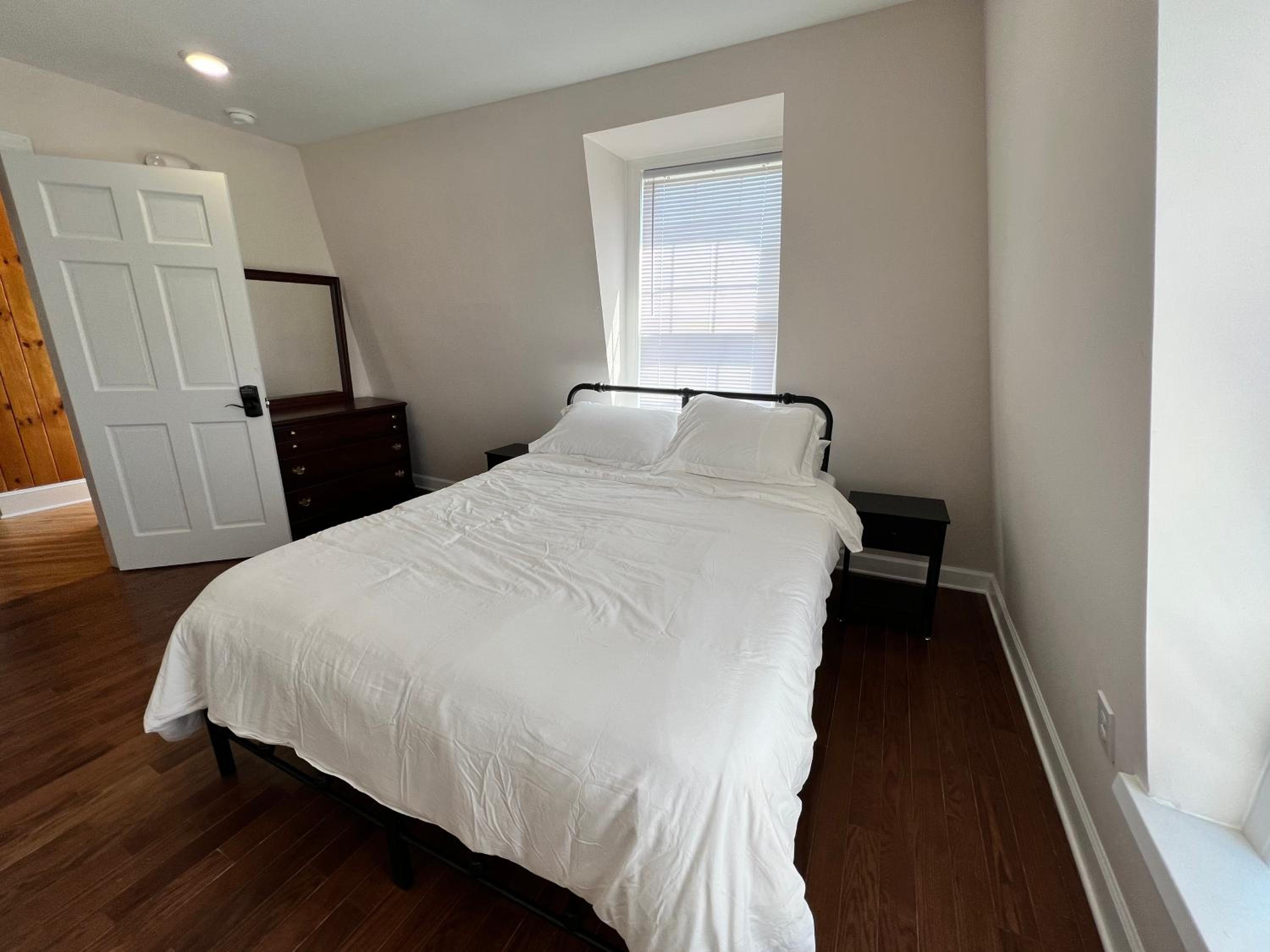 Small Double Room - Photo 3