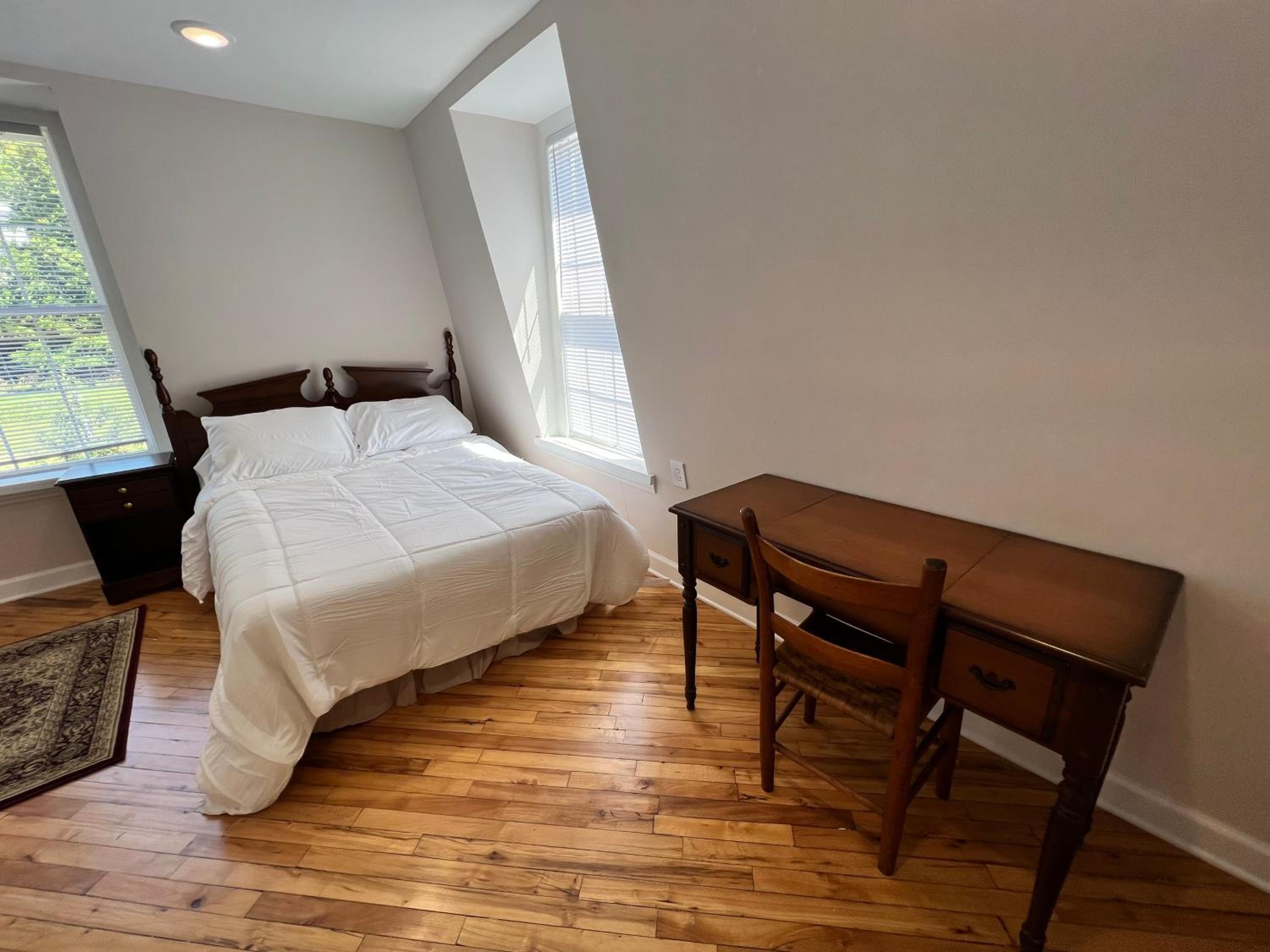 Queen Room with Garden View - Photo 3