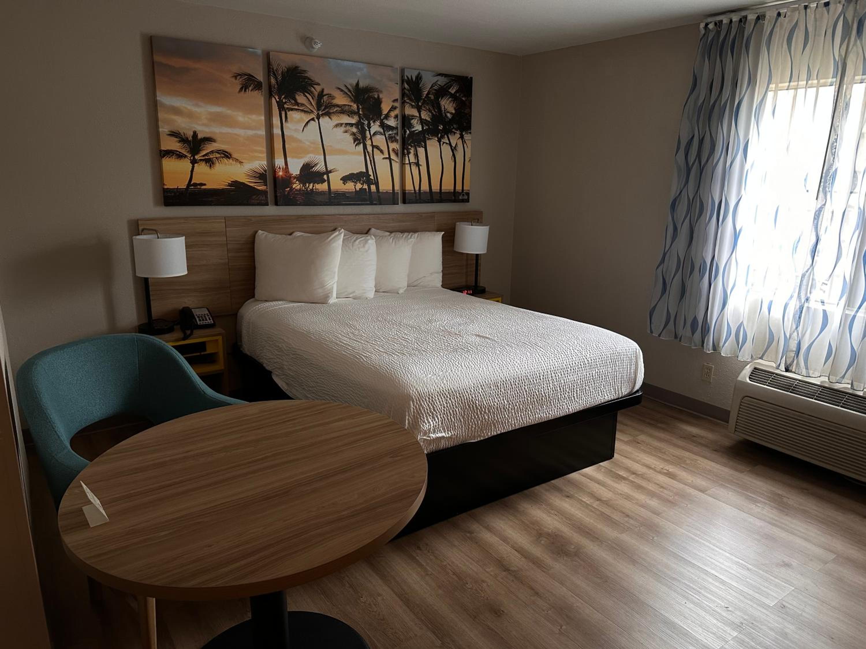 King Room - Non-Smoking - Photo 1