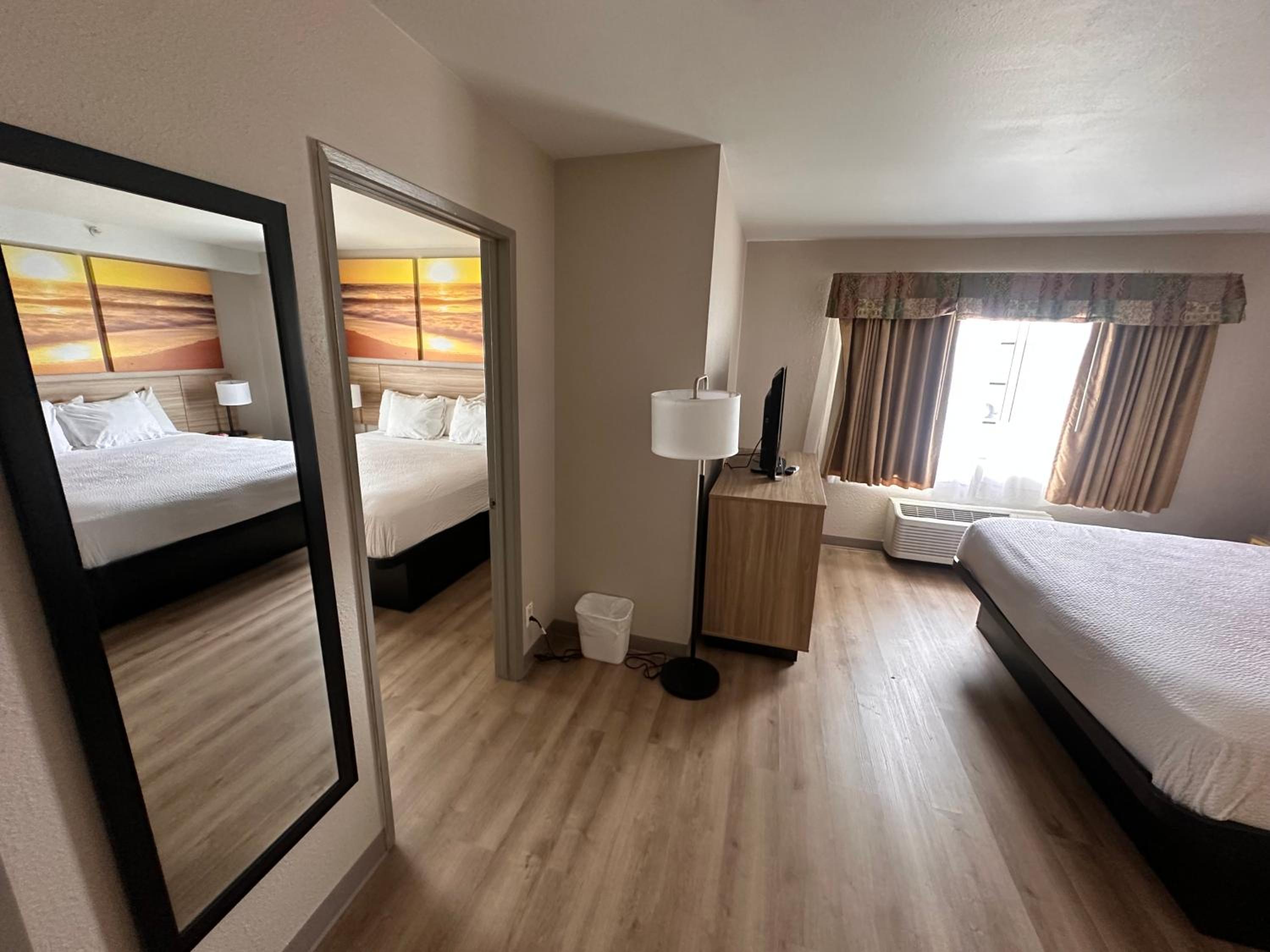 One-Bedroom Suite with 2 King Beds, Non-Smoking  - Photo 1