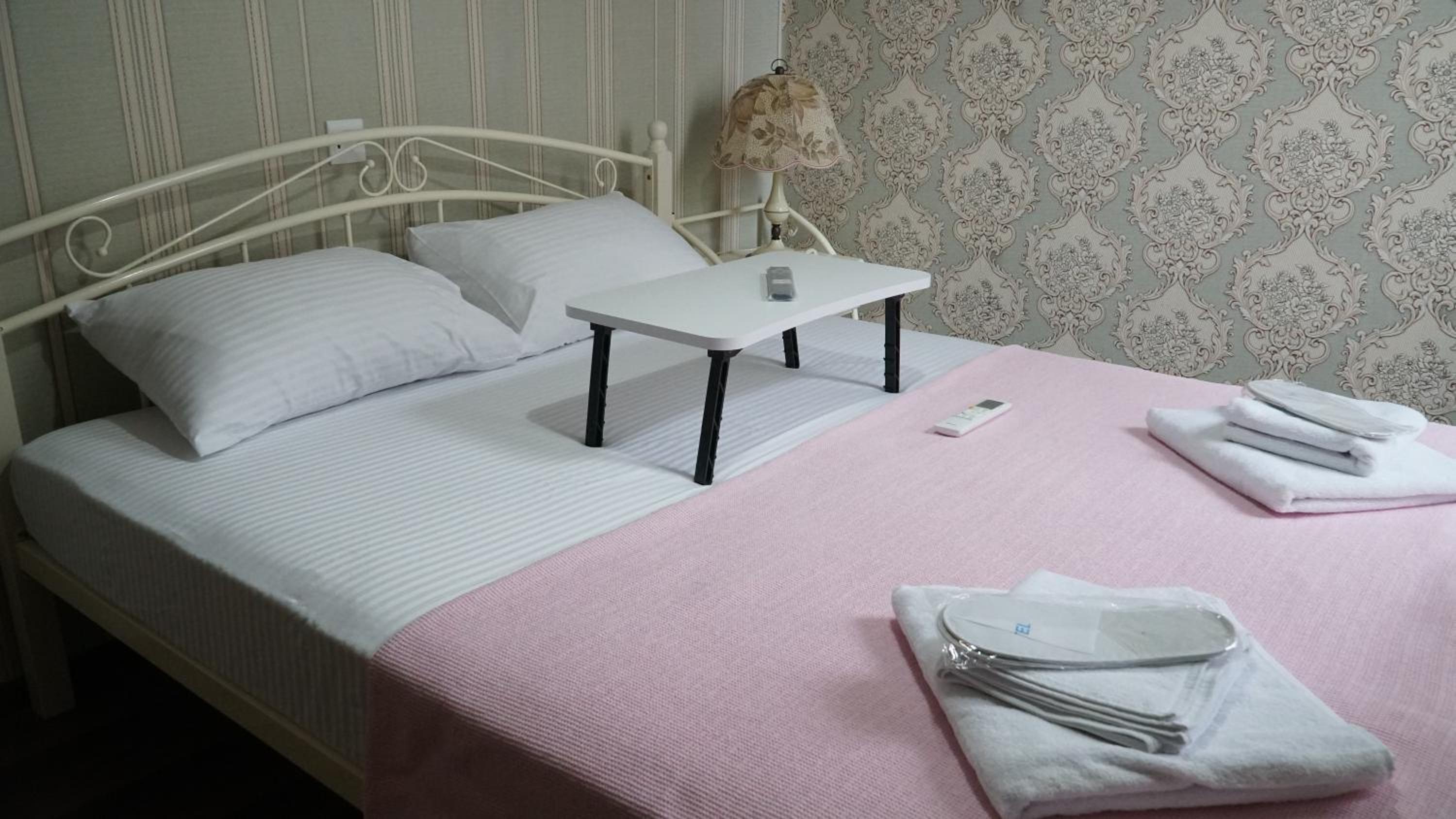 Double Room with Shared Bathroom photo 3