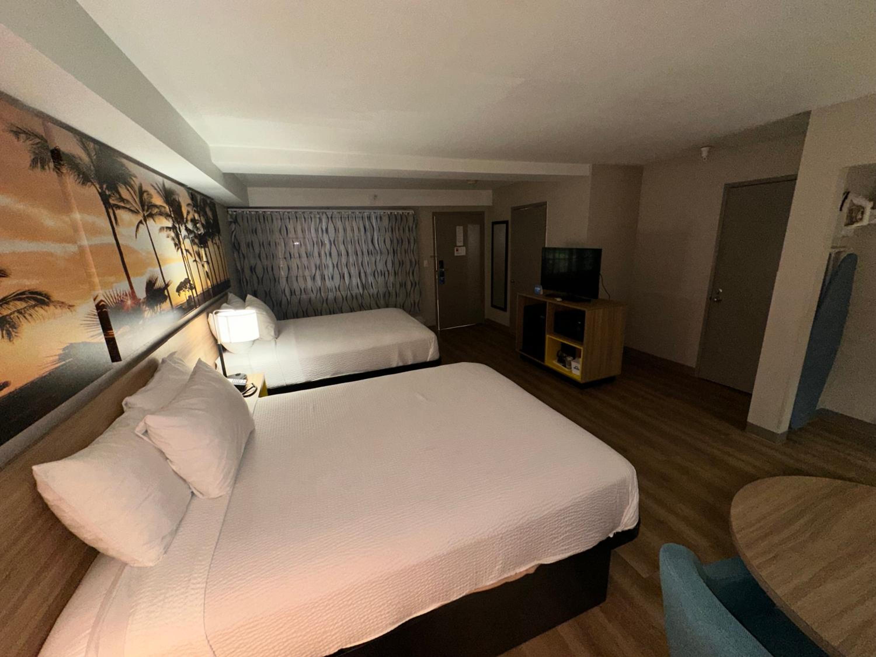 Queen Room with Two Queen Beds - Non-Smoking - Photo 1