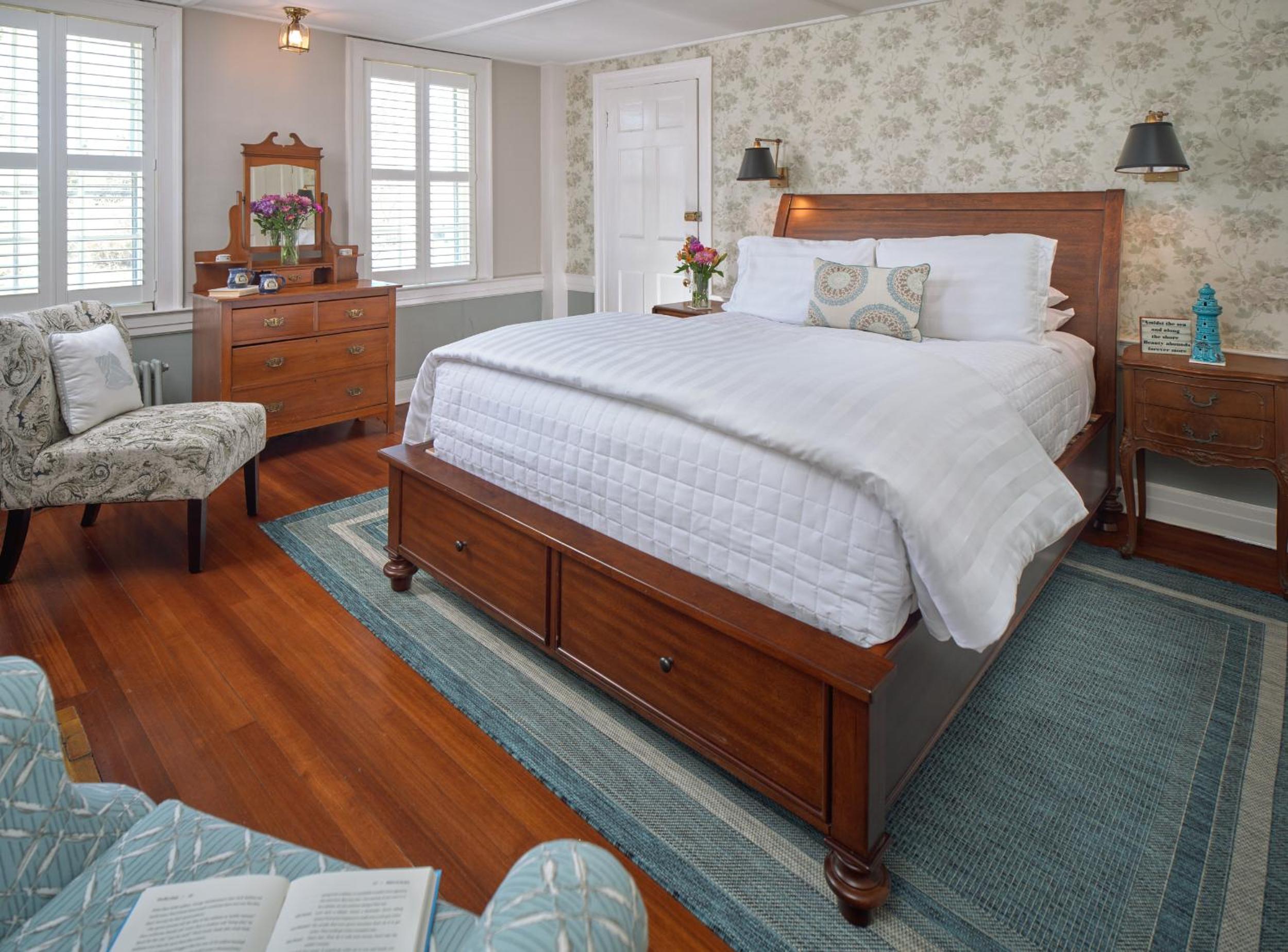 Standard Queen Room