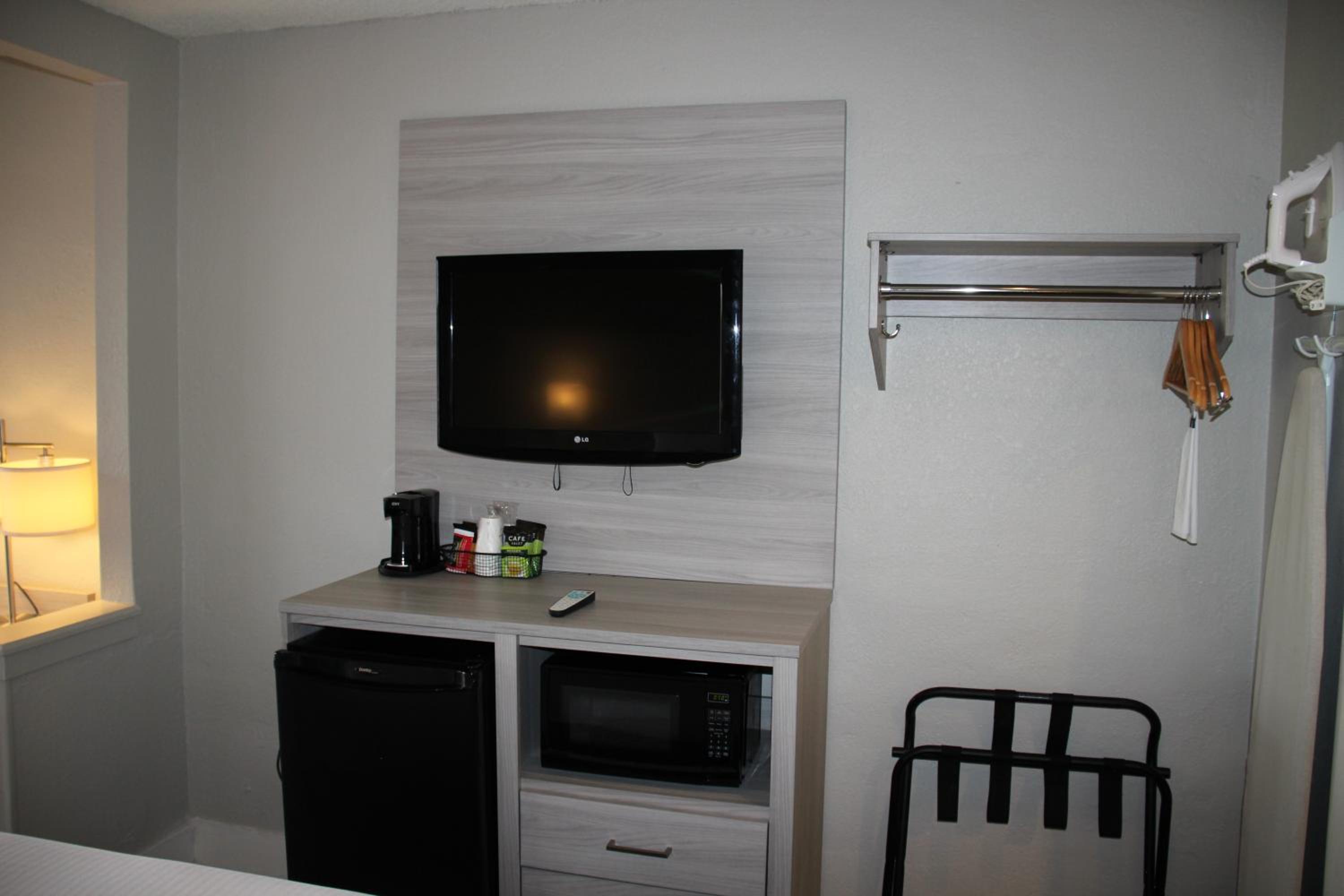 King Room with Pool View - Non-Smoking - Photo 1
