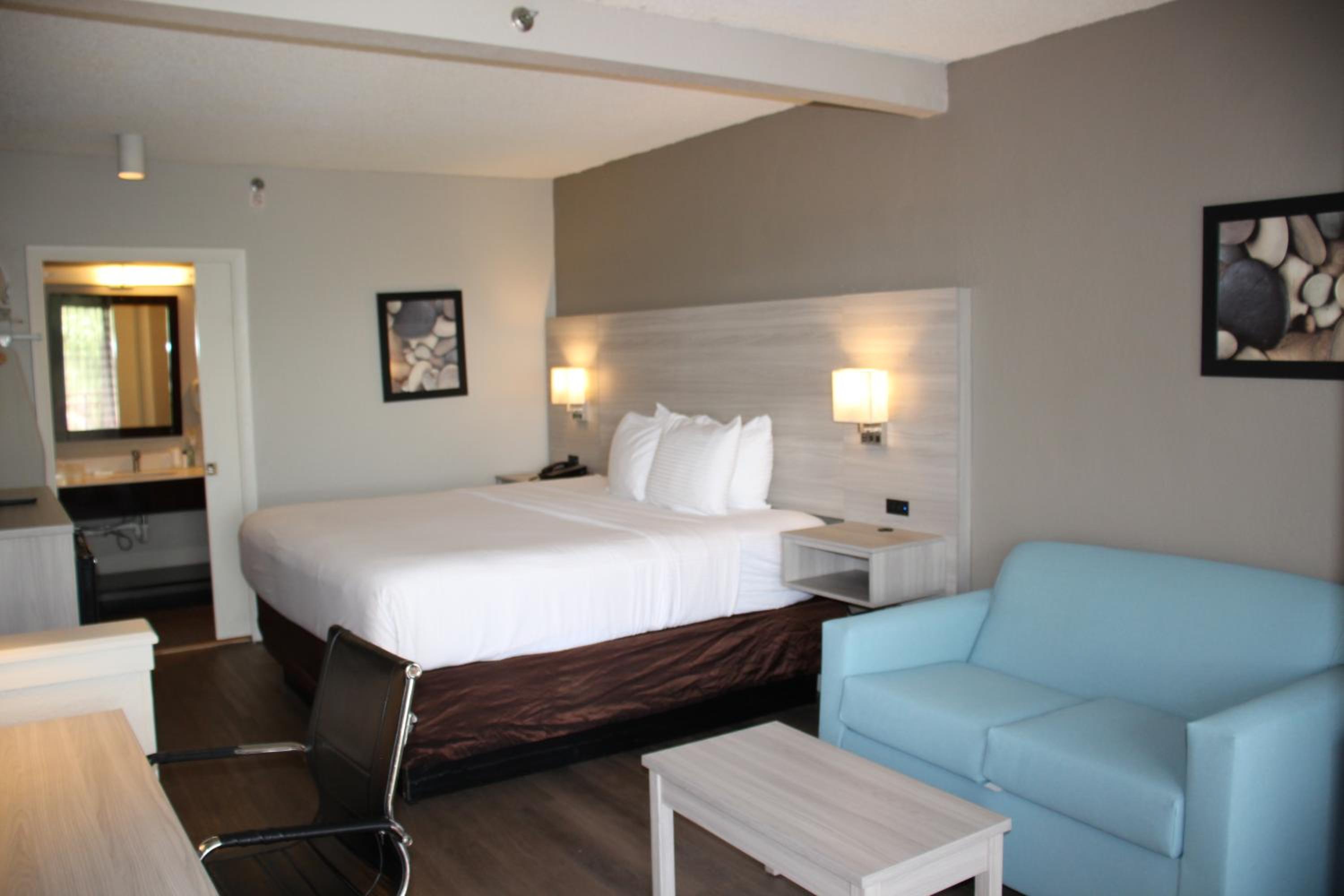 King Room with Pool View - Non-Smoking - Photo 3