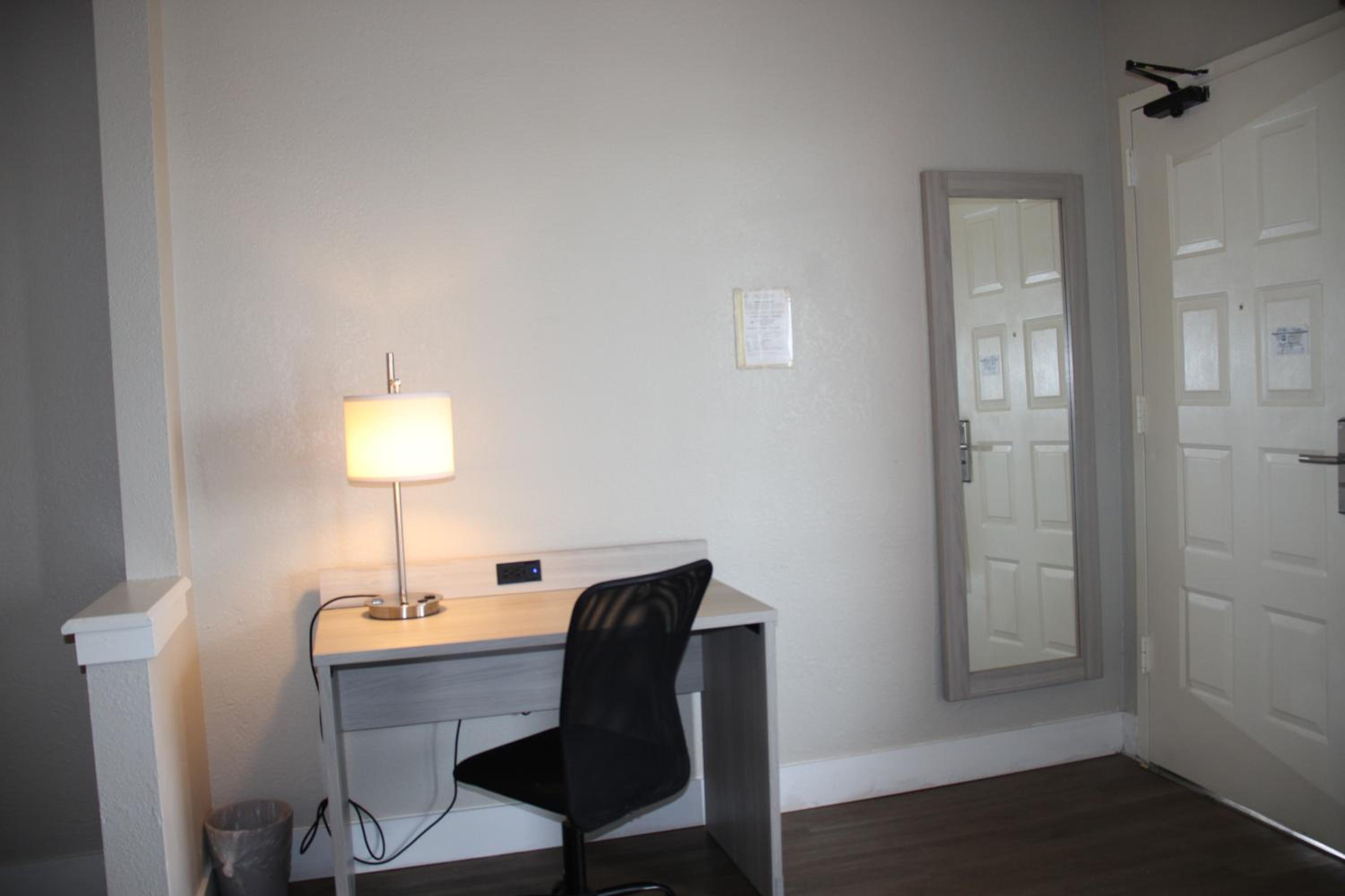 Double Room with Two Double Beds and Balcony - Non-Smoking - Photo 4