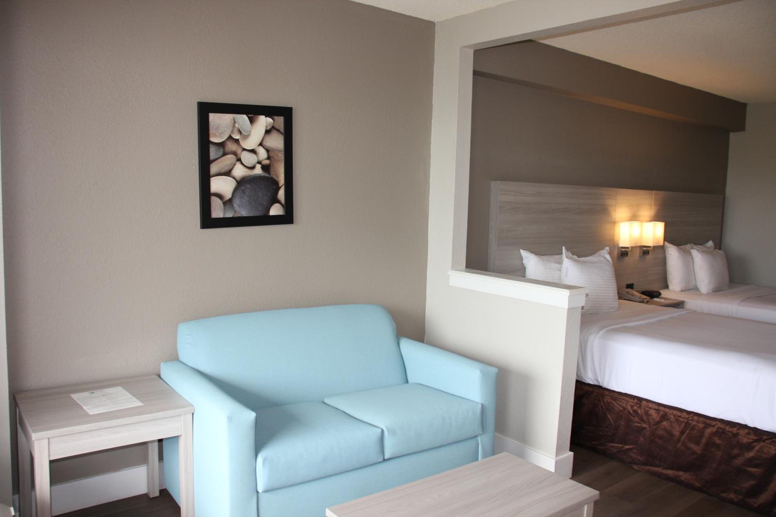 Double Room with Two Double Beds and City View - Non-Smoking - Photo 6