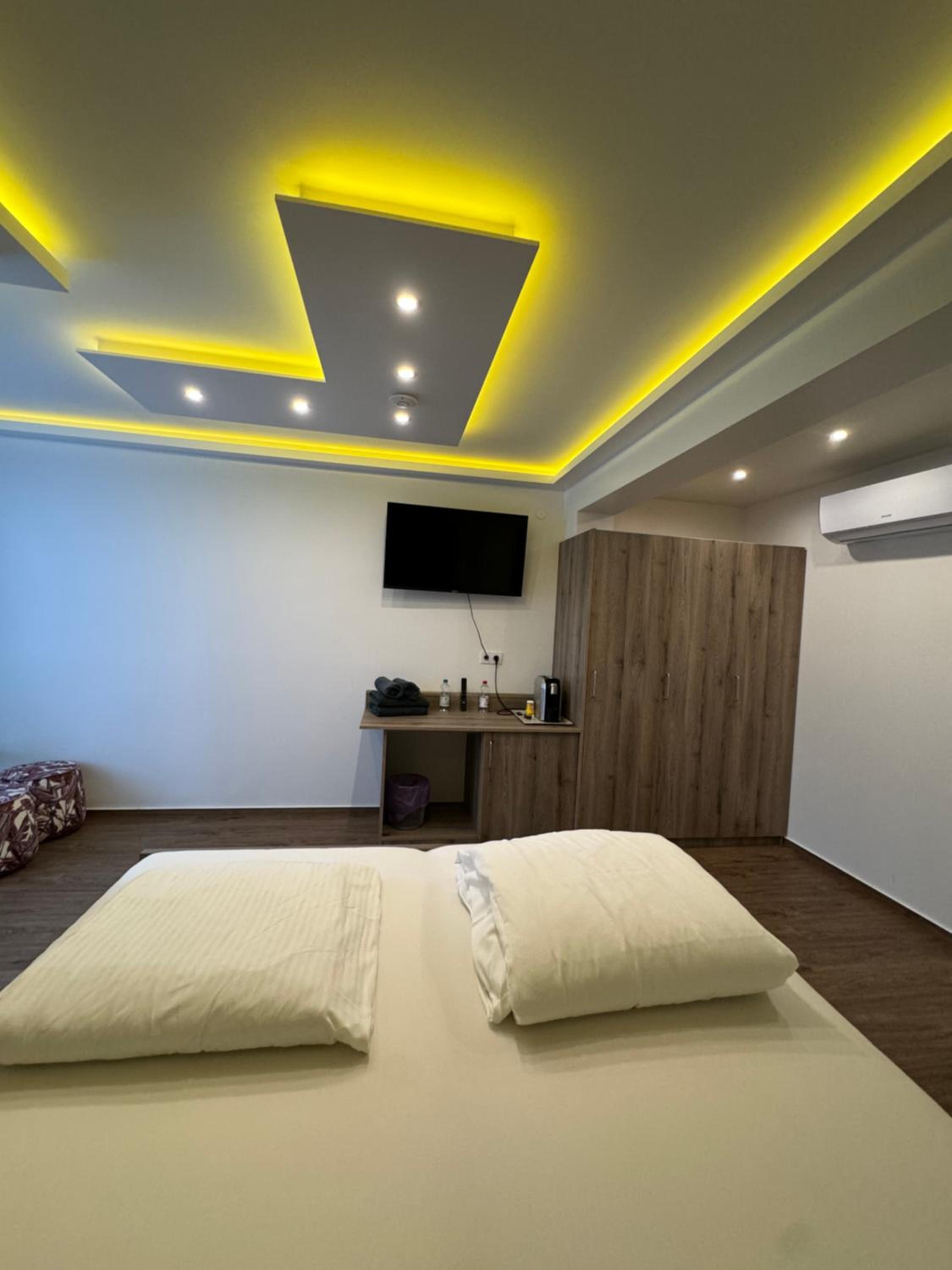 Superior Suite - Photo 6