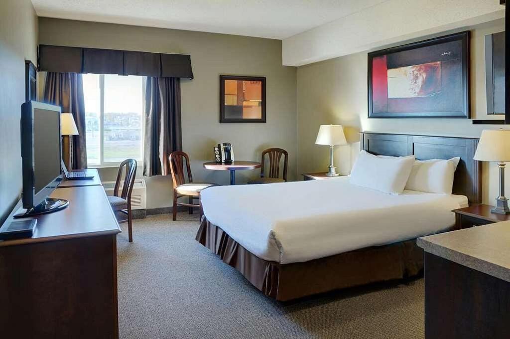 King Room - Non-Smoking - Photo 6