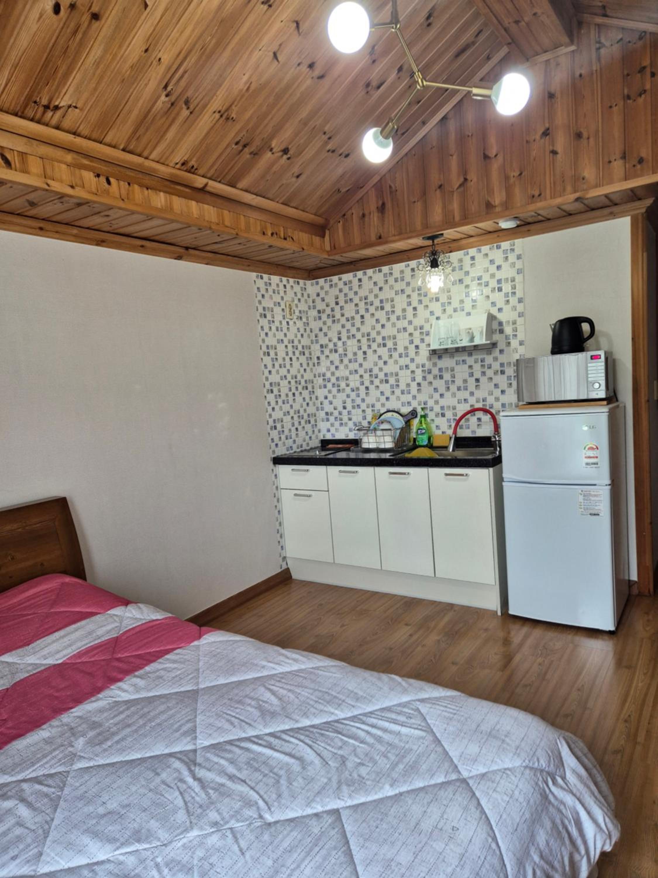 One-Bedroom House photo 1