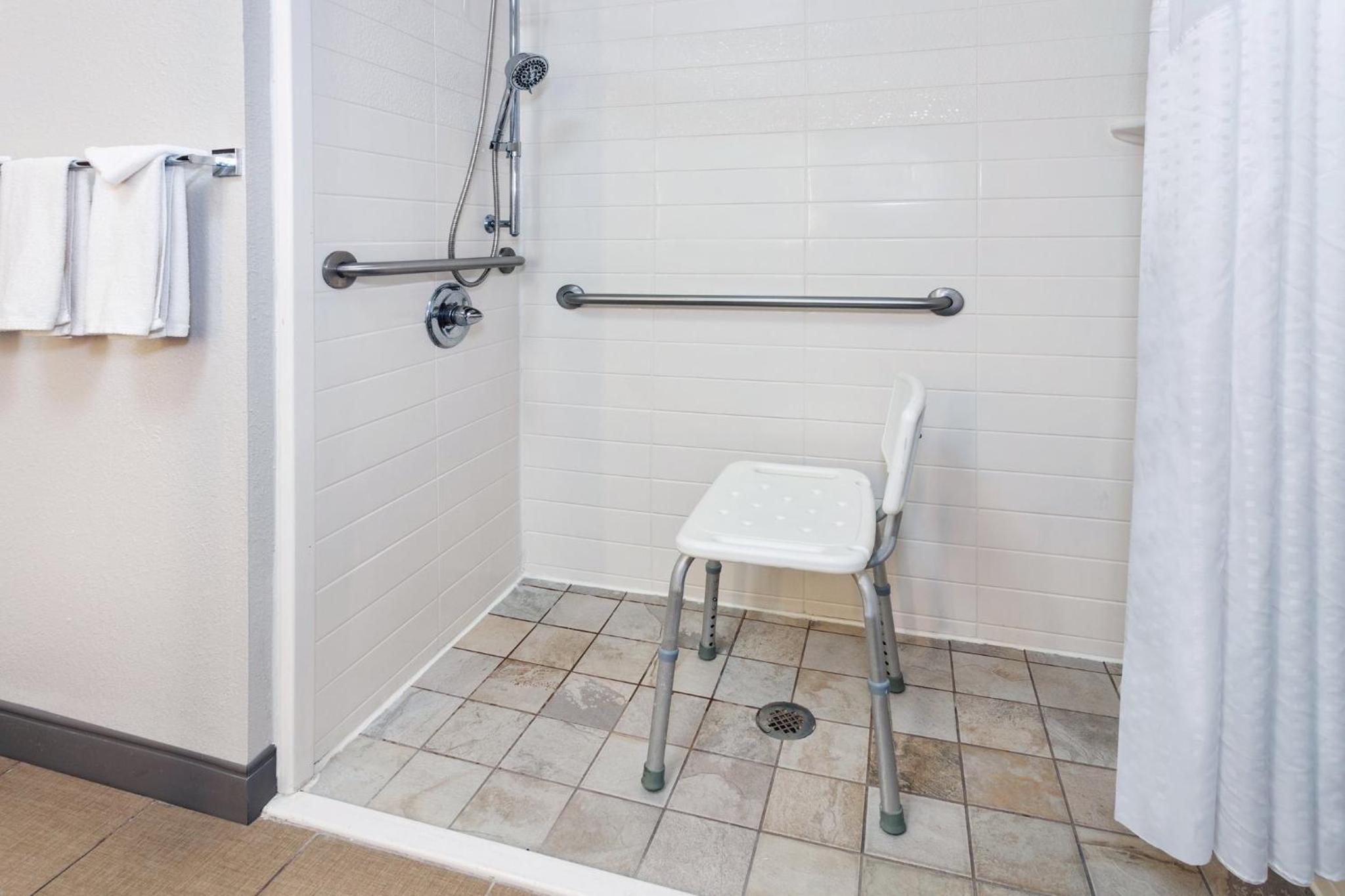 Double Suite - Mobility Access Tub/Non-Smoking - Photo 7