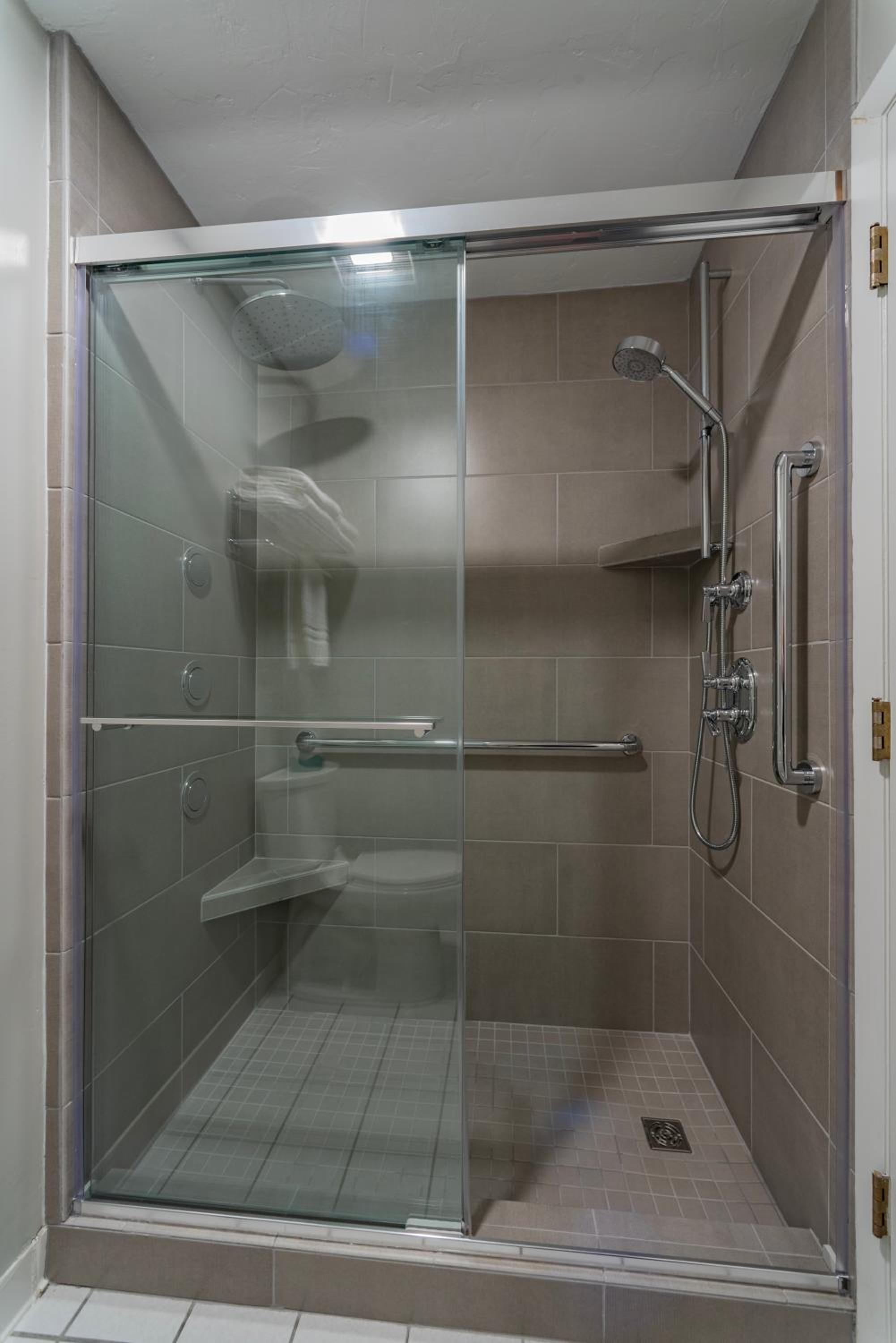 King Room with Spa Bath photo 2