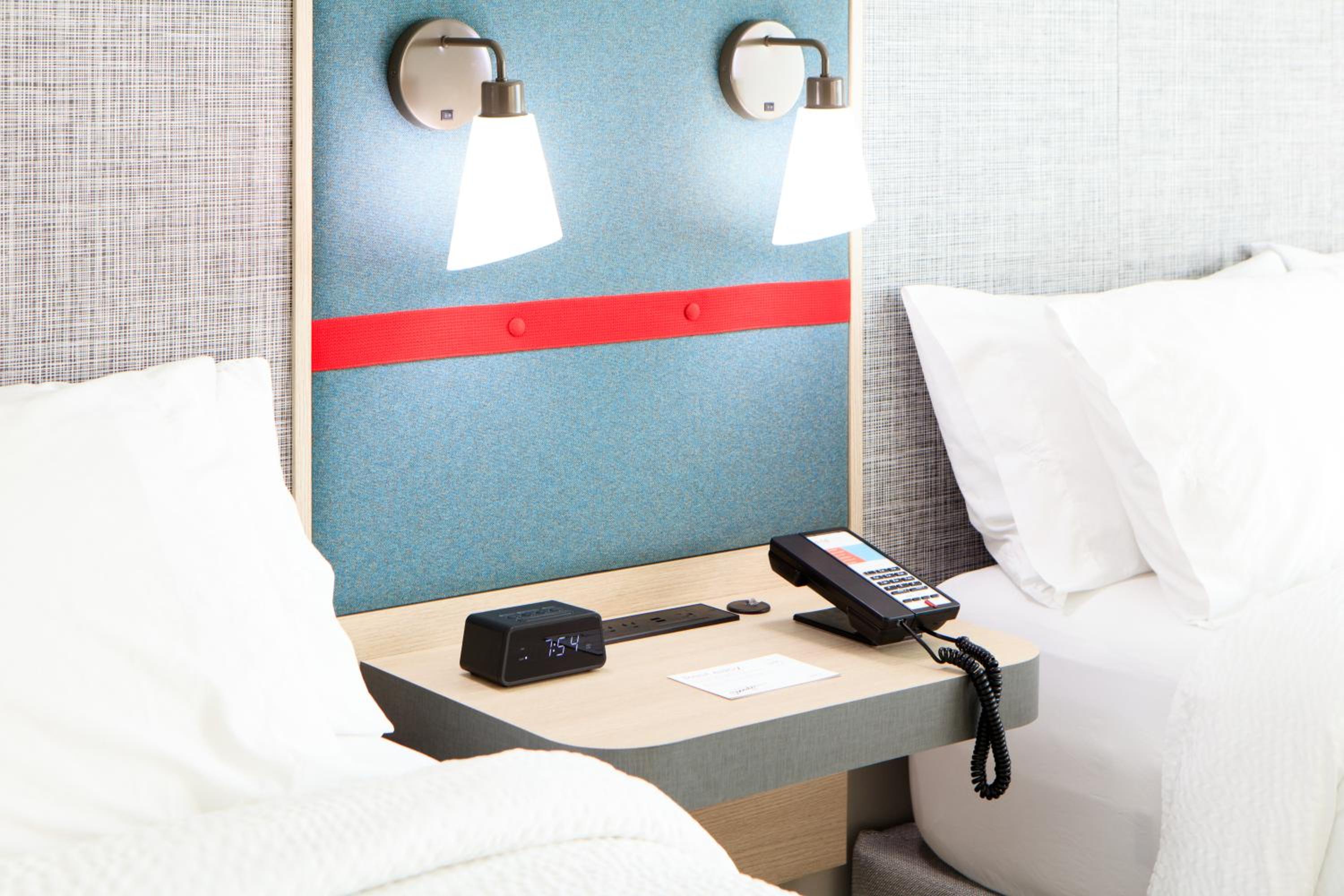 Queen Room with Two Queen Beds - Mobility Access Tub/Non-Smoking - Photo 4