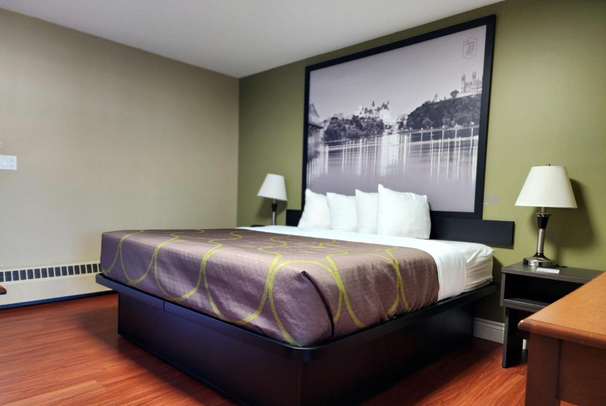 King Room - Non-Smoking - Photo 6