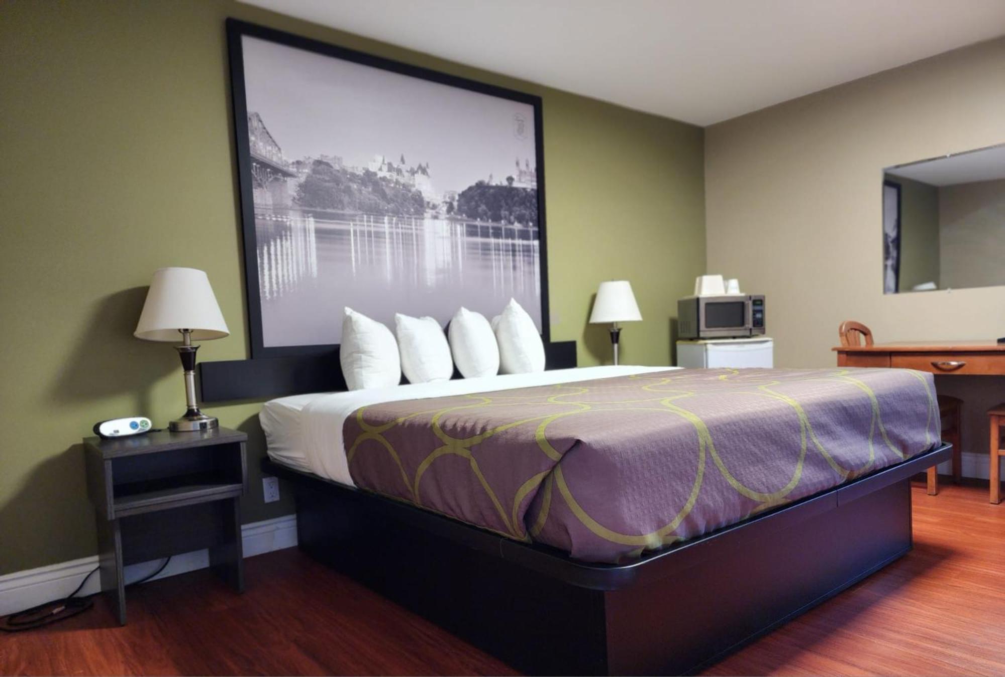 King Room - Non-Smoking - Photo 8