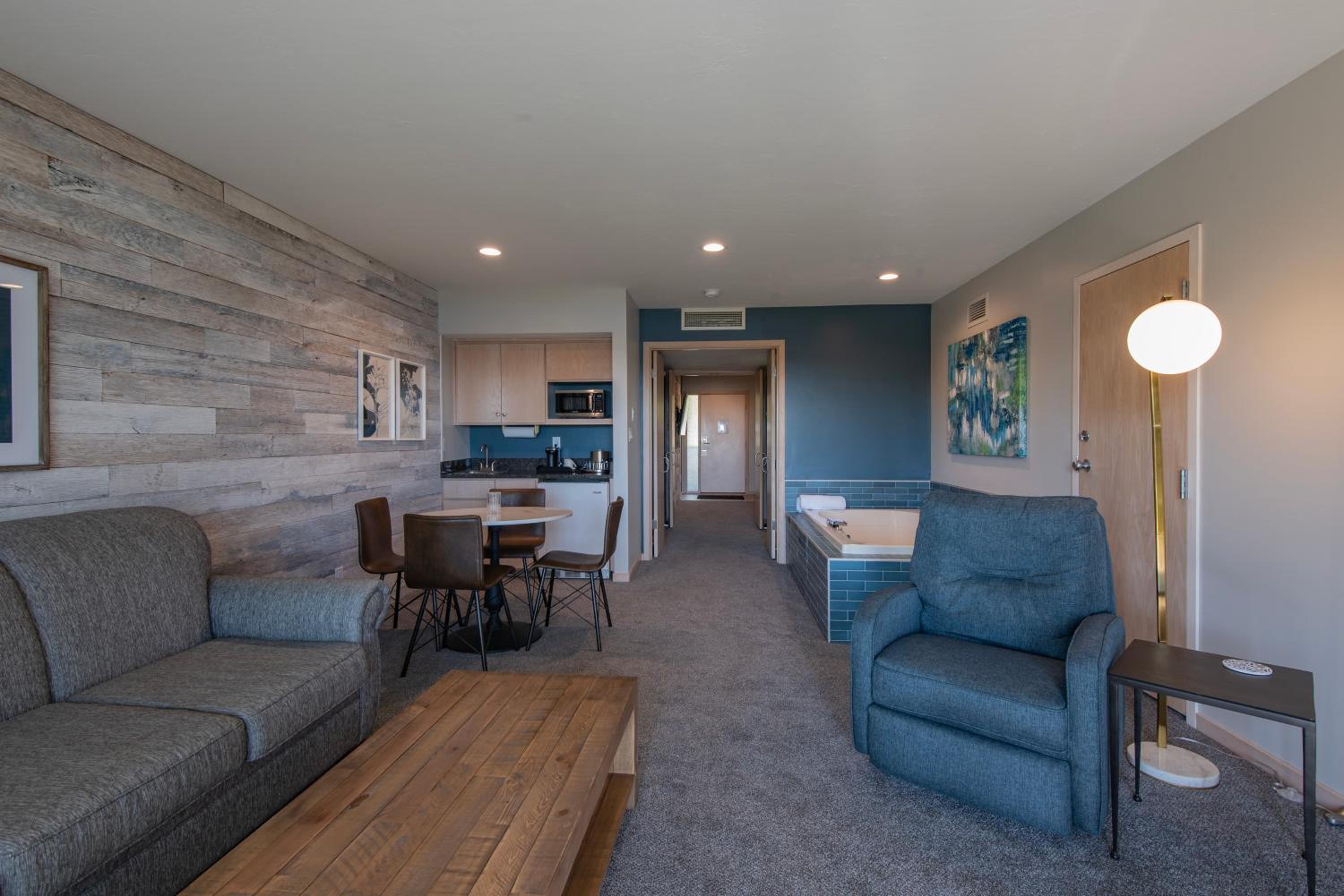 King Suite with Hot Tub photo 1