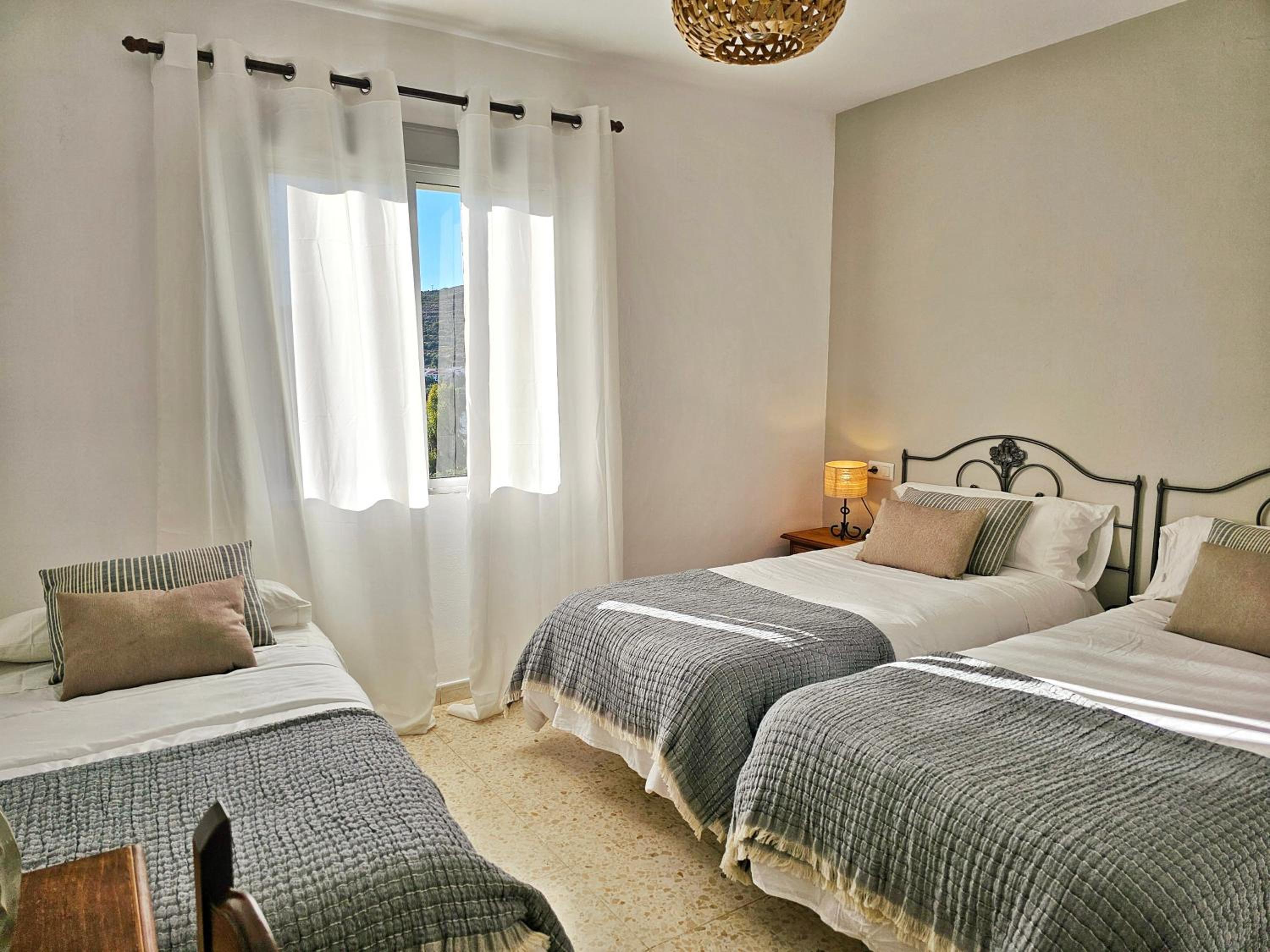 Twin Room - Photo 14
