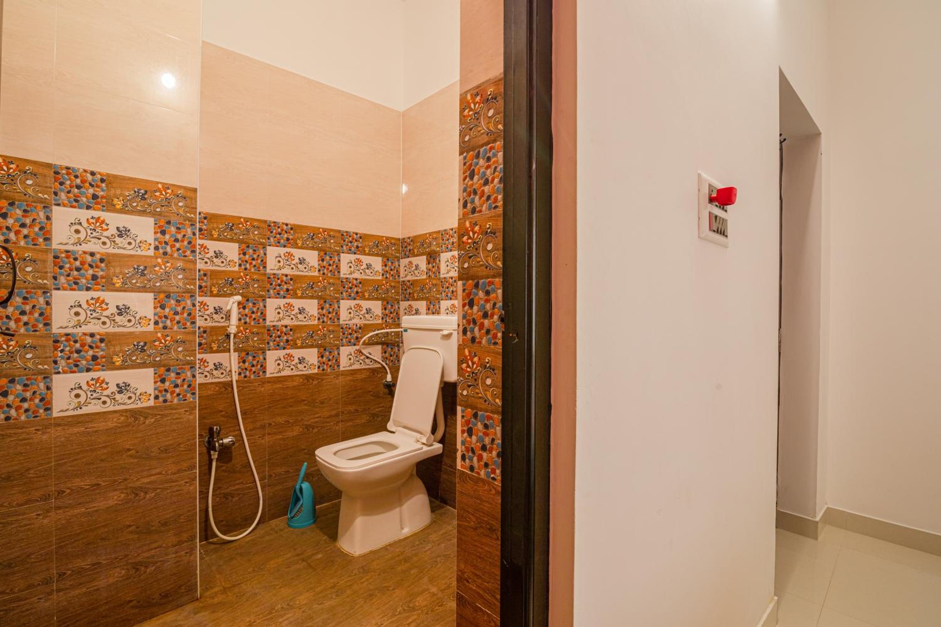 Two-Bedroom Apartment with Terrace and Sea View photo 2