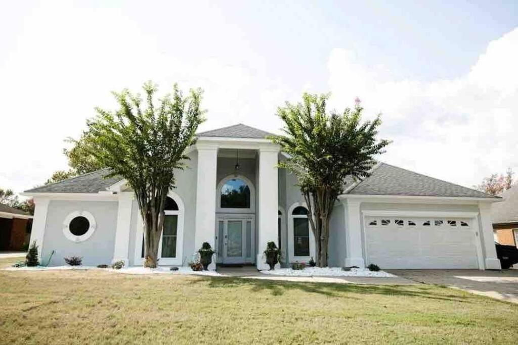 Three-Bedroom House photo 2