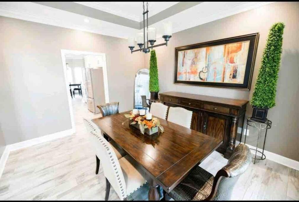 Three-Bedroom House photo 3