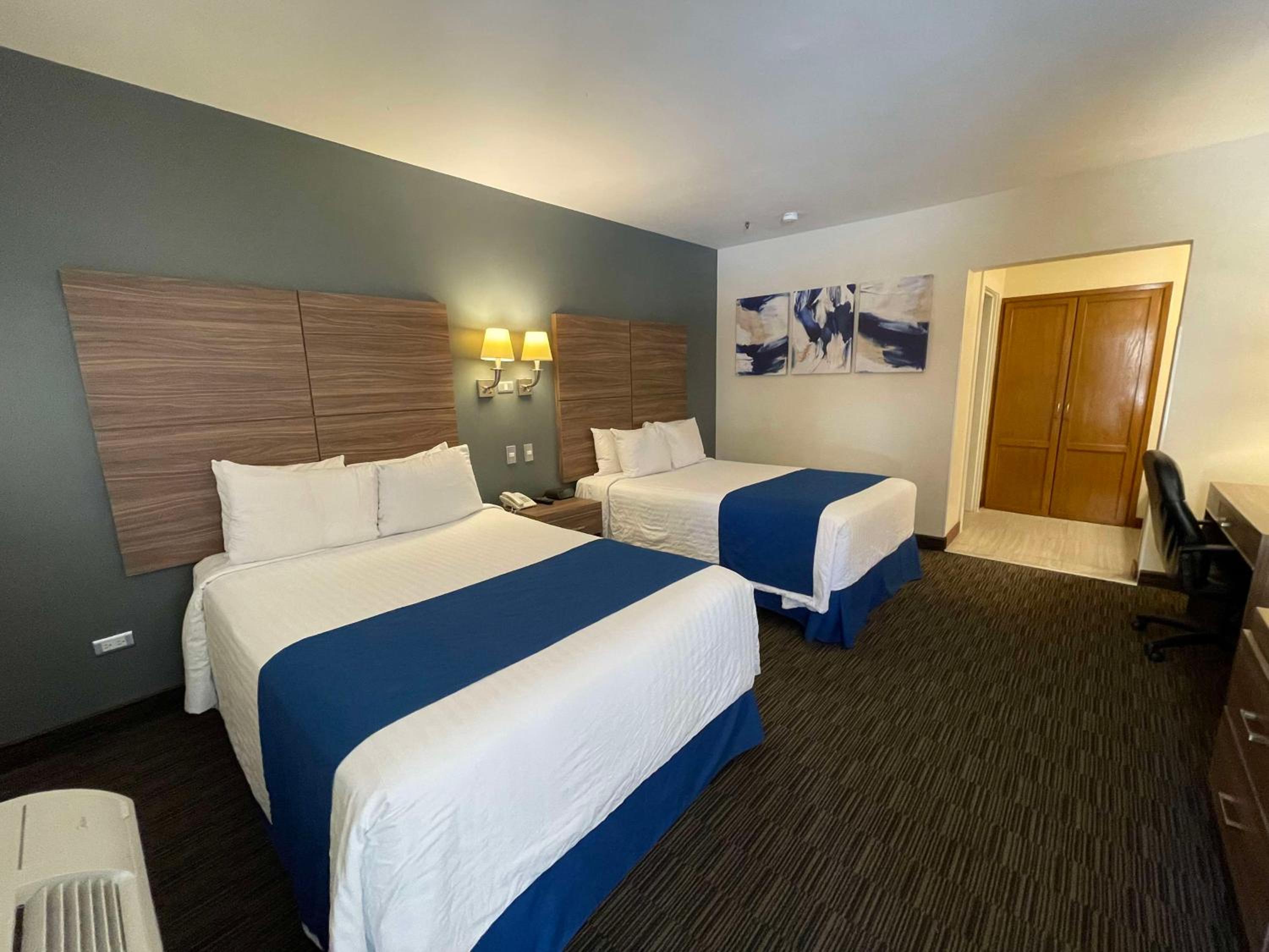 Executive Room with 2 Double Beds - Non Smoking - Photo 1