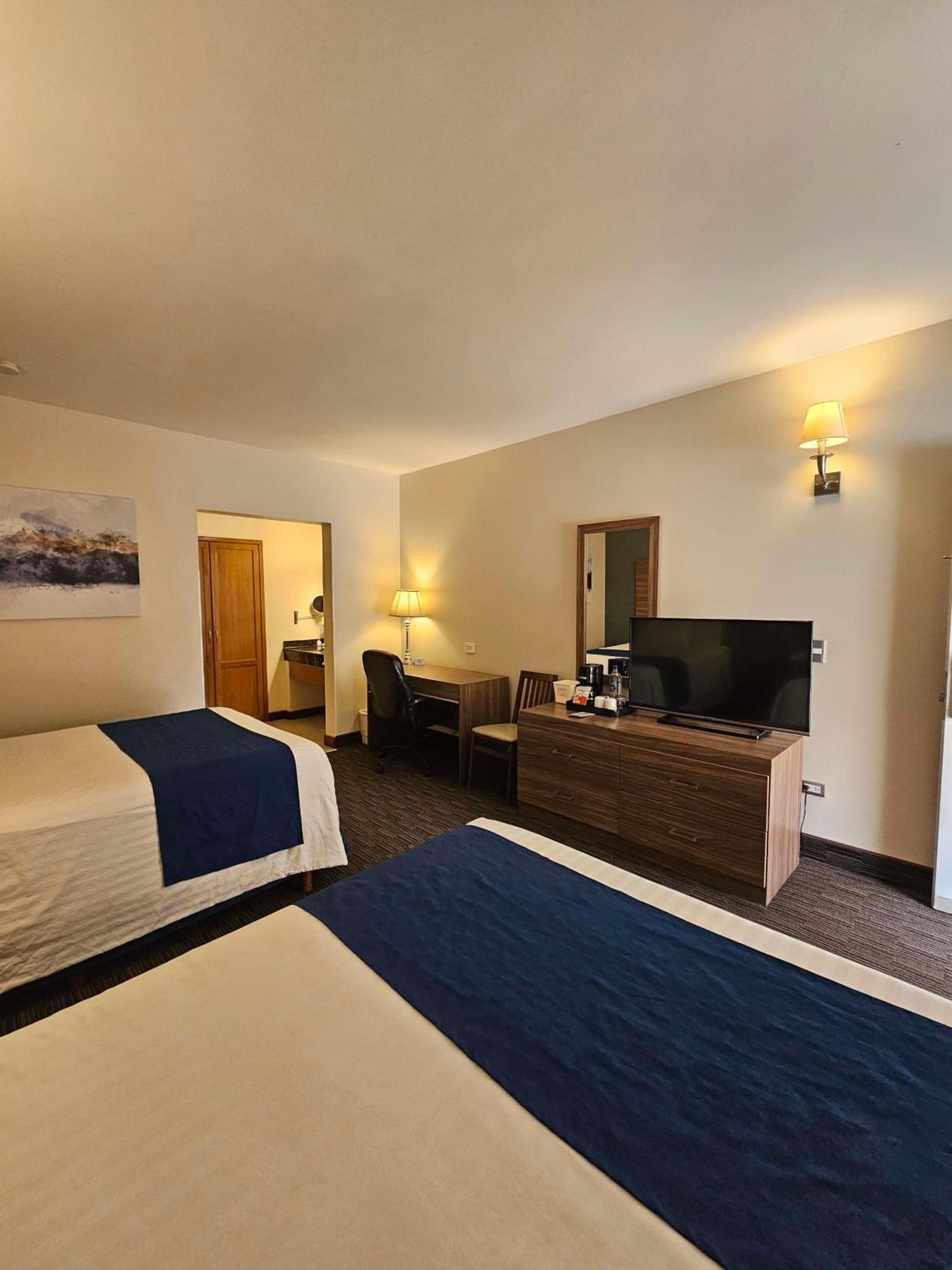 Double Room with 2 Double Beds - Non Smoking - Photo 5