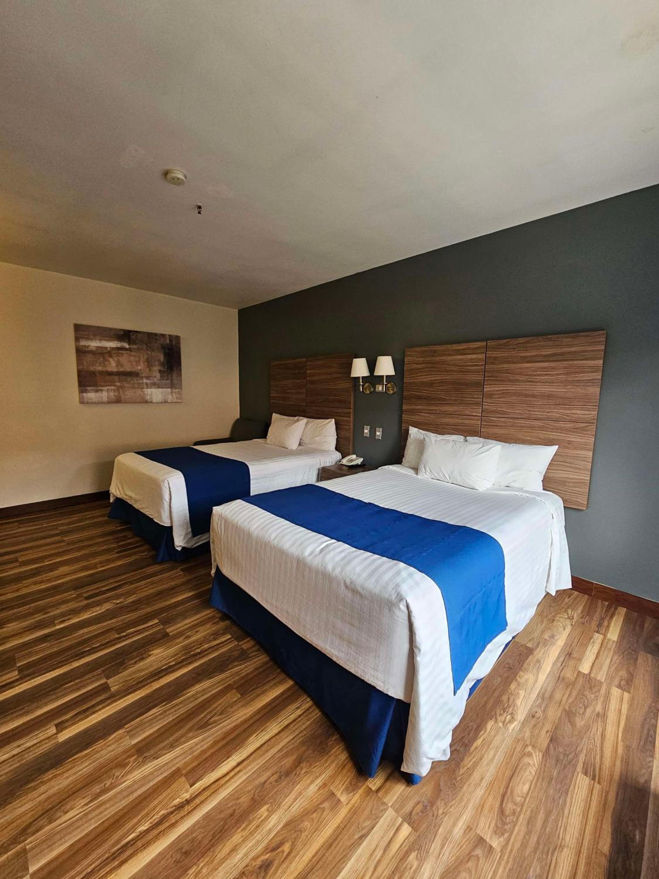 Double Room with 2 Double Beds - Non Smoking - Photo 4