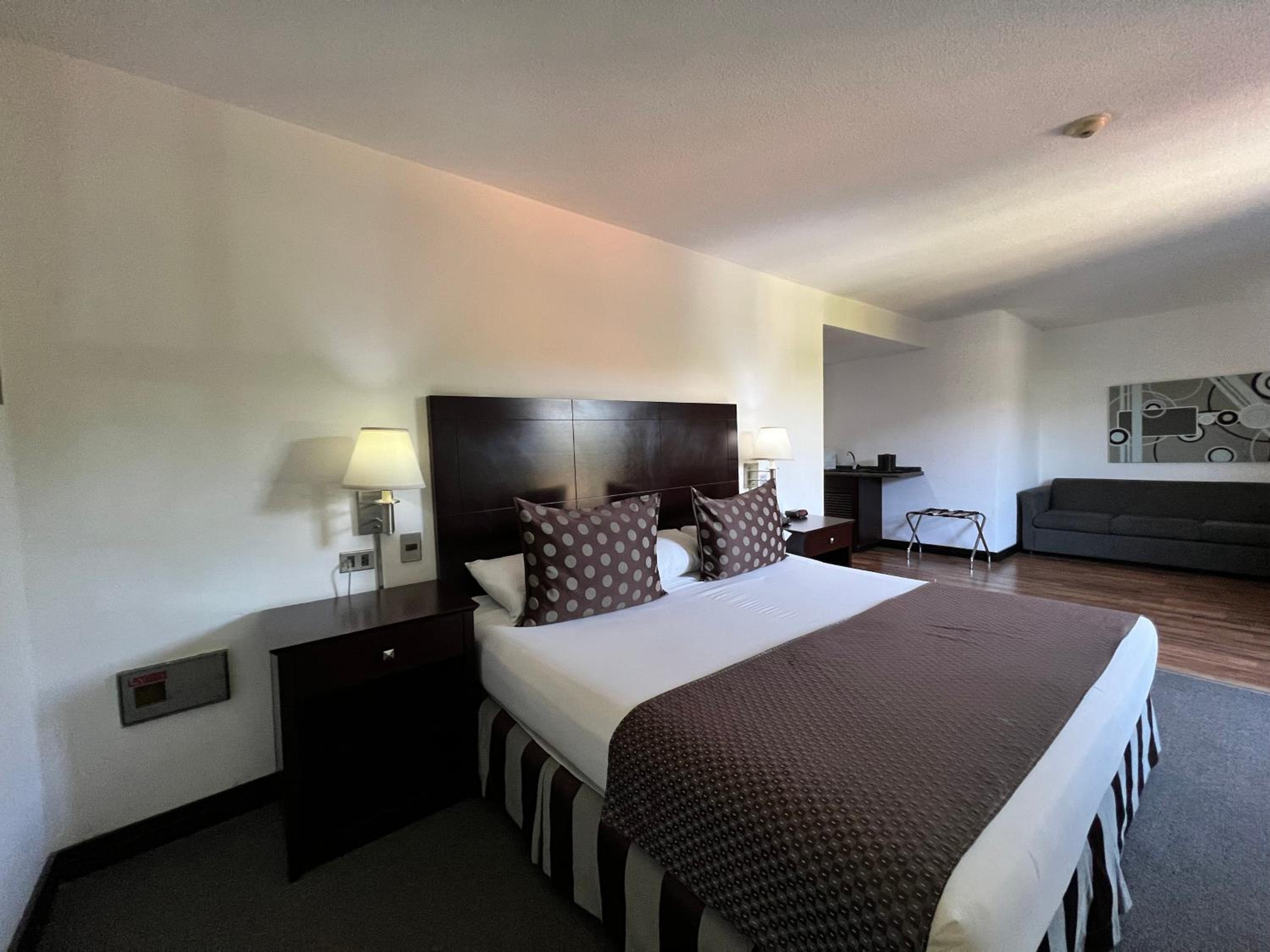 Queen Suite photo 1