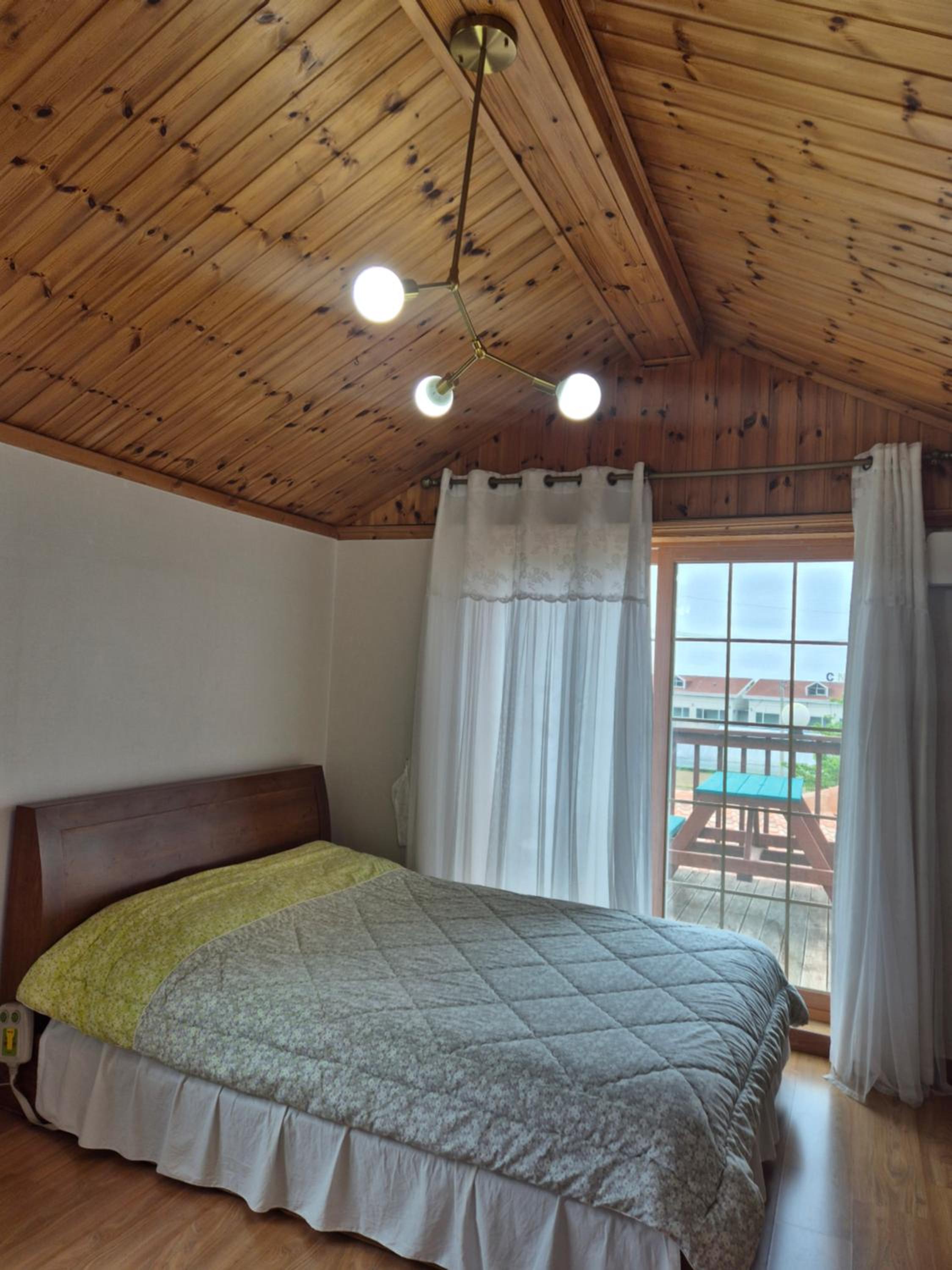 One-Bedroom House photo 1