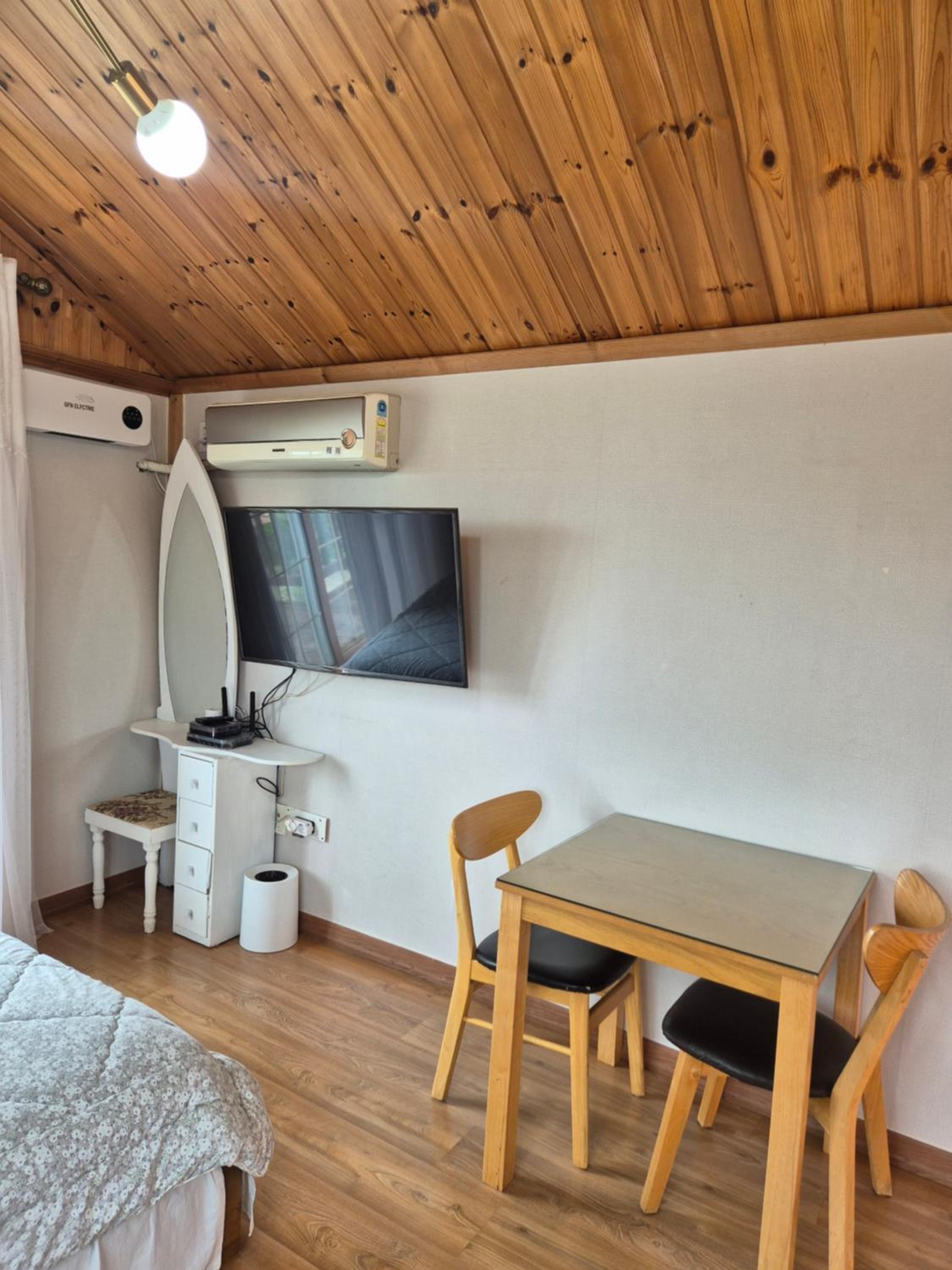 One-Bedroom House photo 3