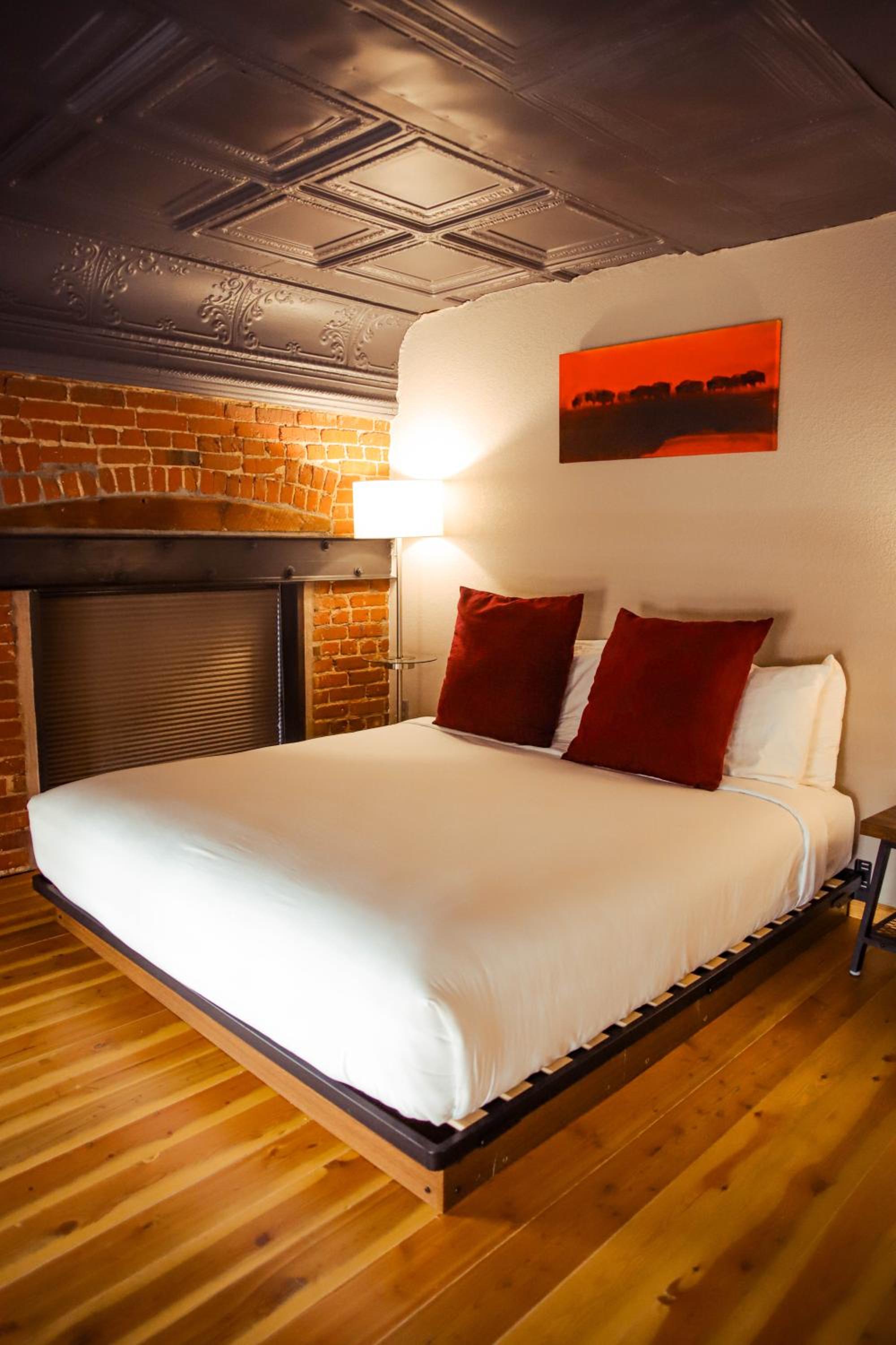 Deluxe Room - Photo 6