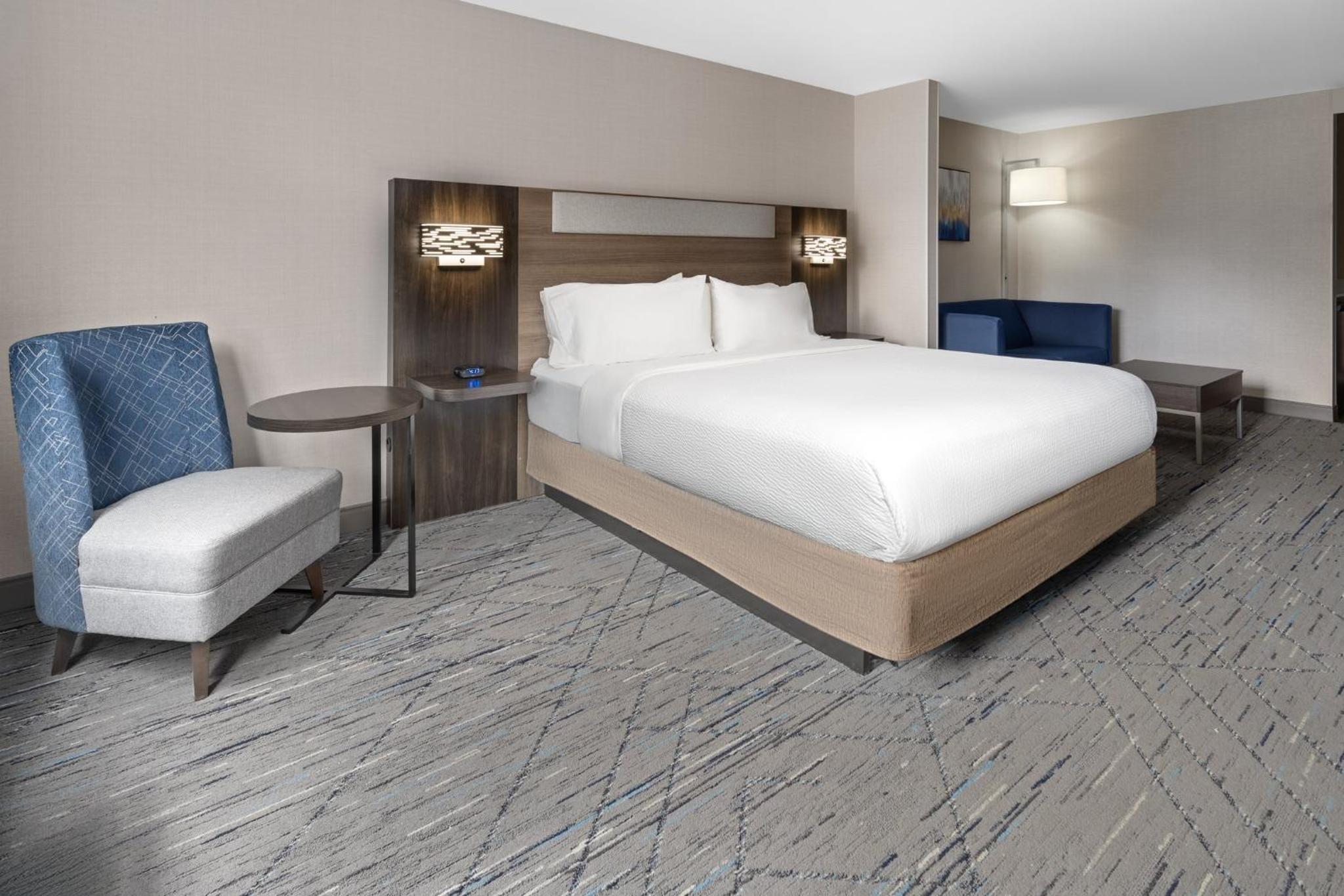 King Suite - Photo 3