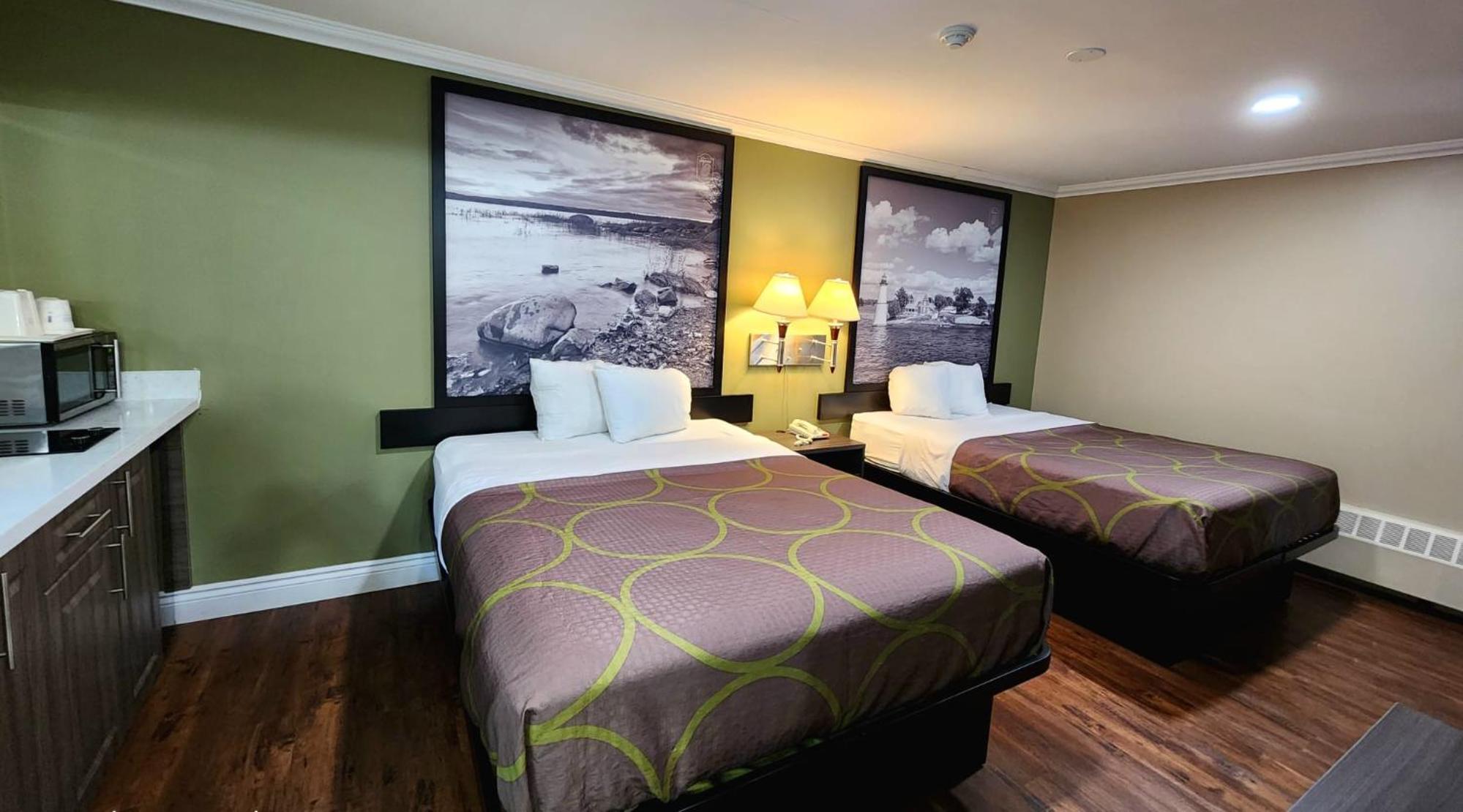 Queen Room with Two Queen Beds - Non-Smoking - Photo 1